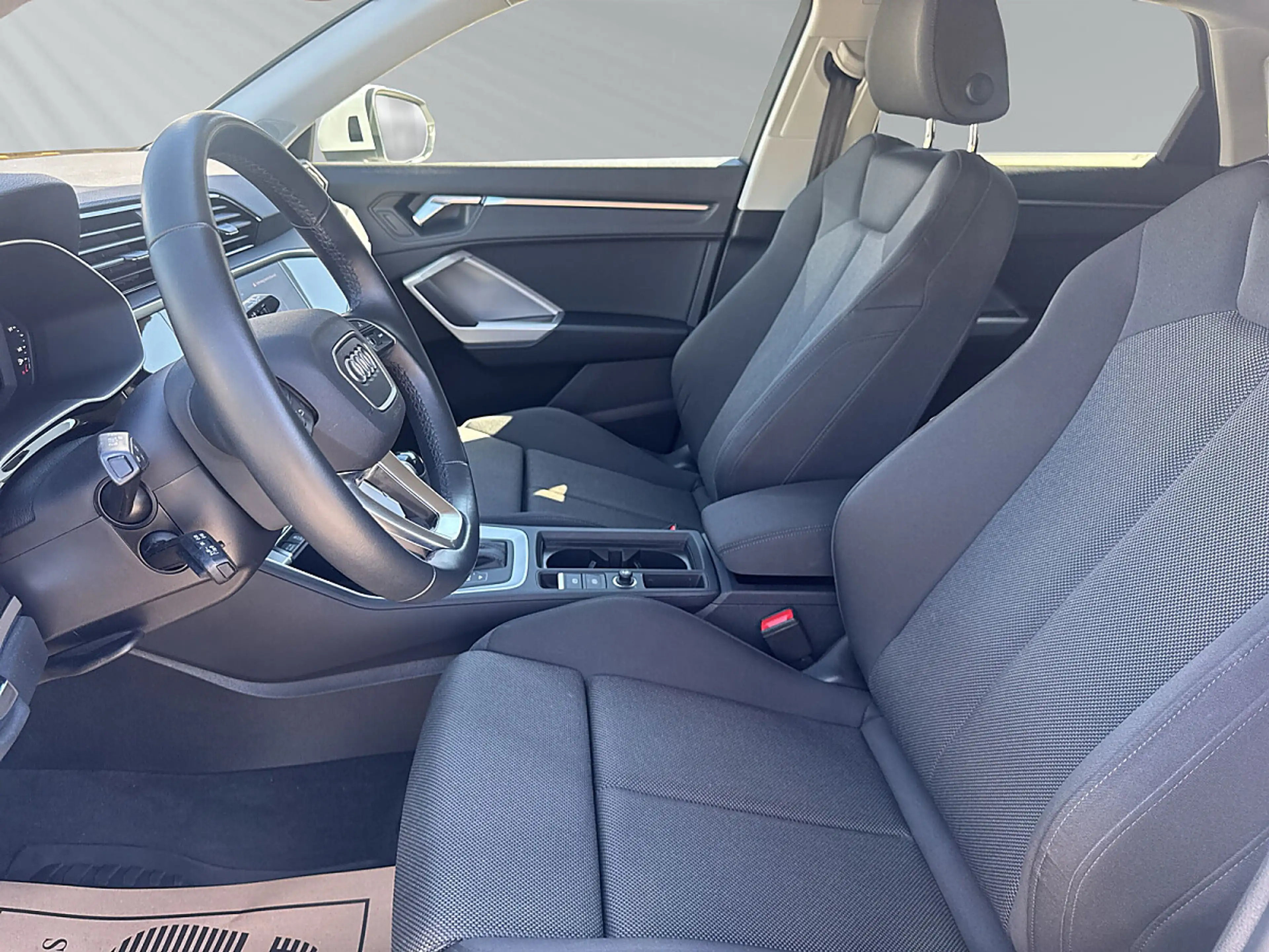 Audi Q3 35 TFSI S-tronic S-line — photo 9