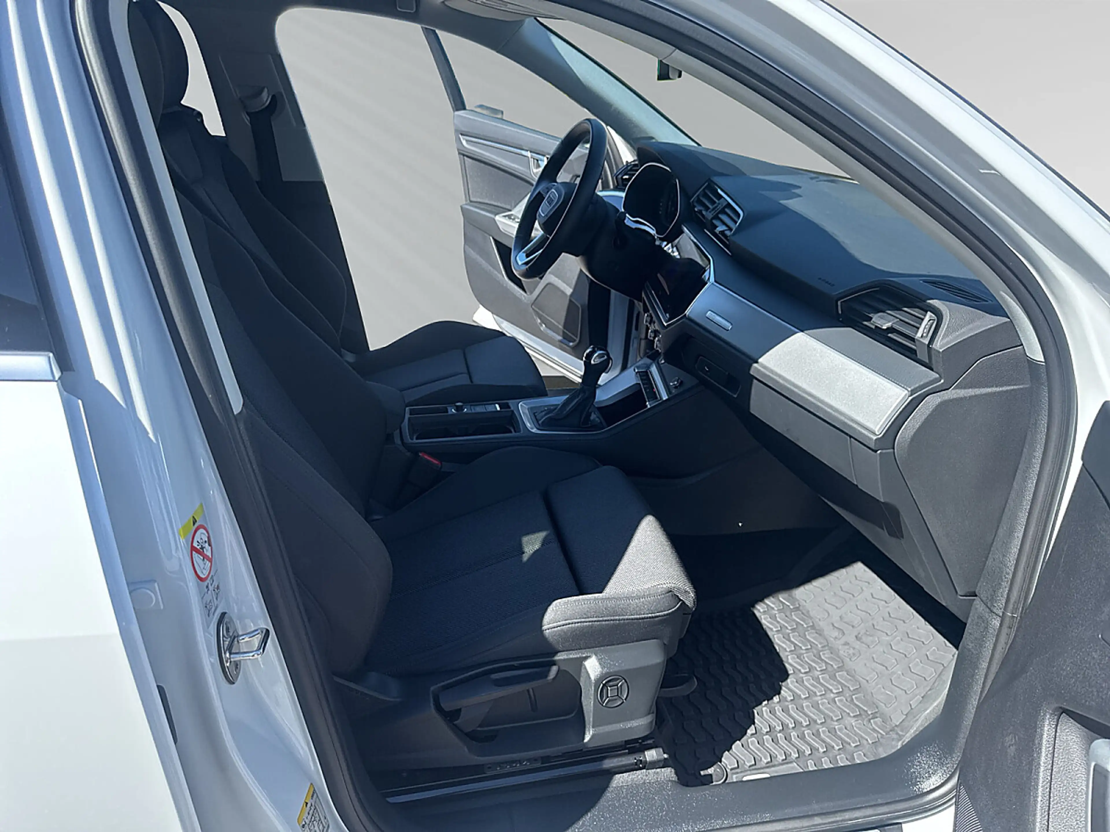 Audi Q3 35 TFSI S-tronic S-line — photo 10