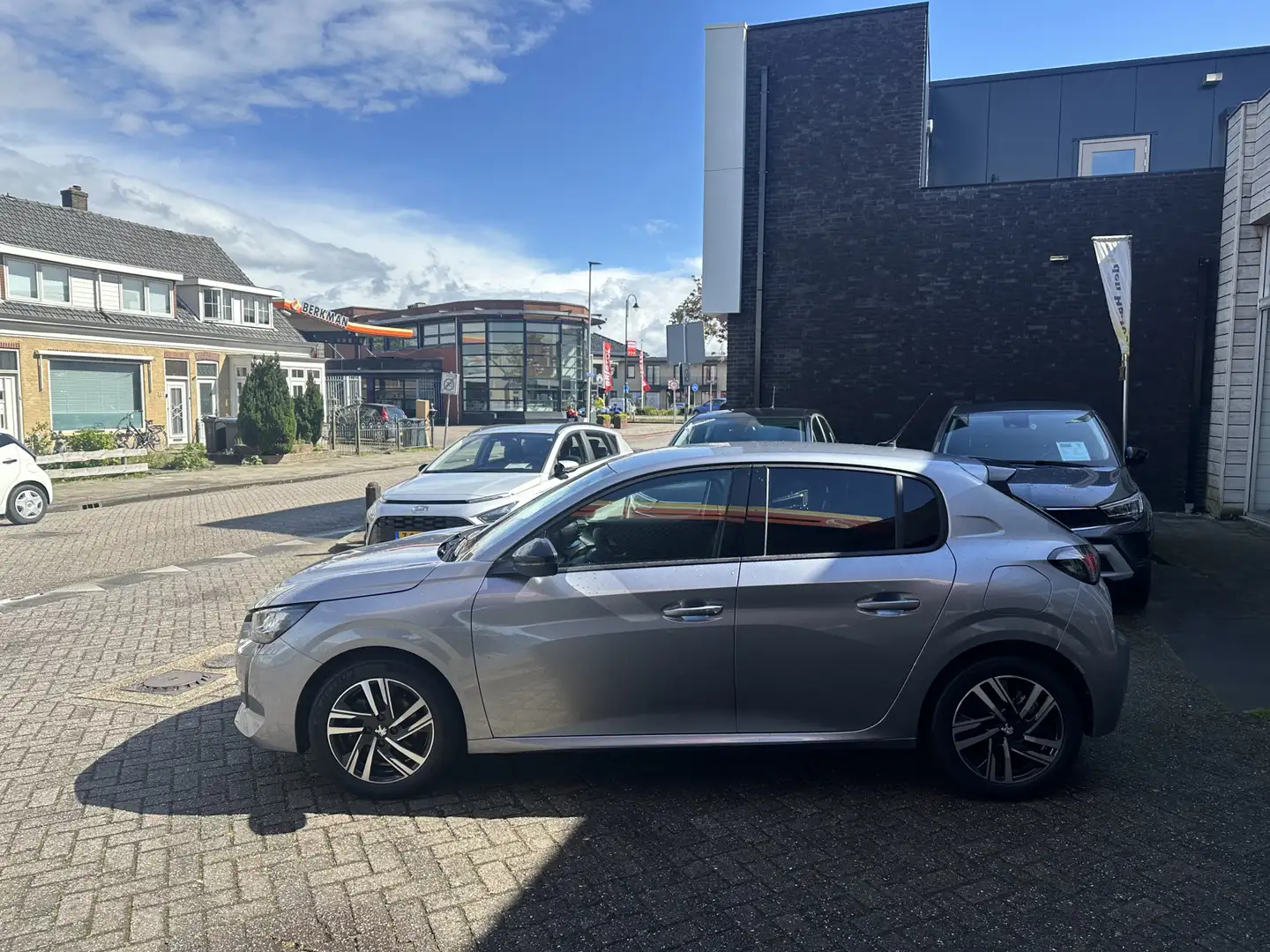 Peugeot 208 1.2 PureTech Allure Pack Stoelverwarming/ECC/Parke Silber - 2