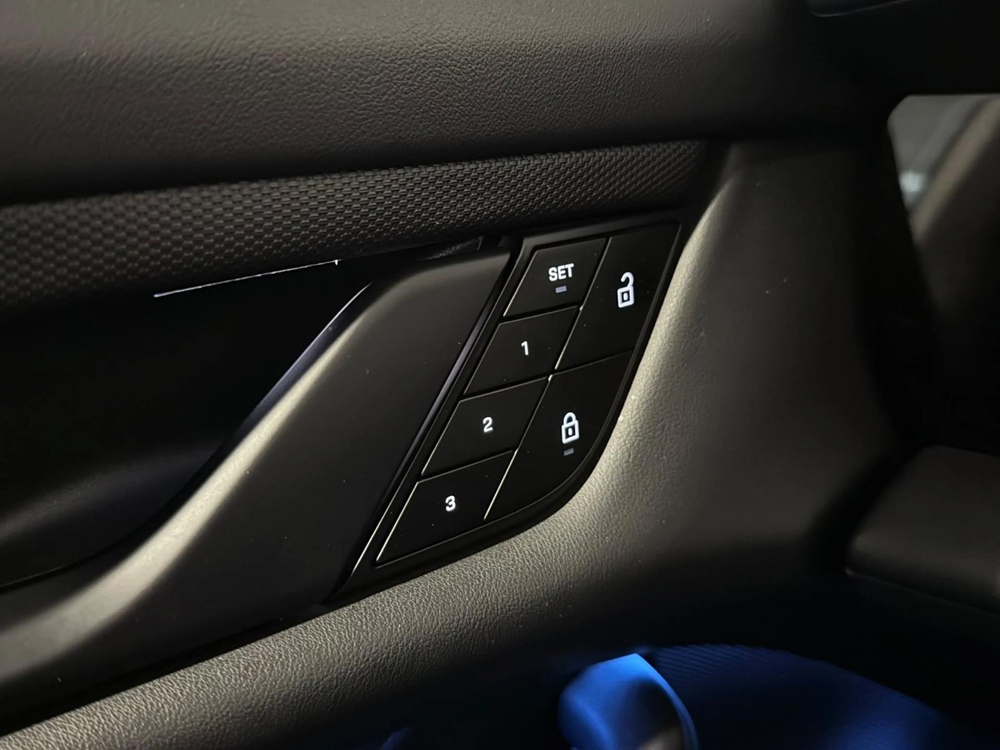Porsche Taycan Performance 84 kWh IJsblauw Metallic Warmtepomp AC — photo 18