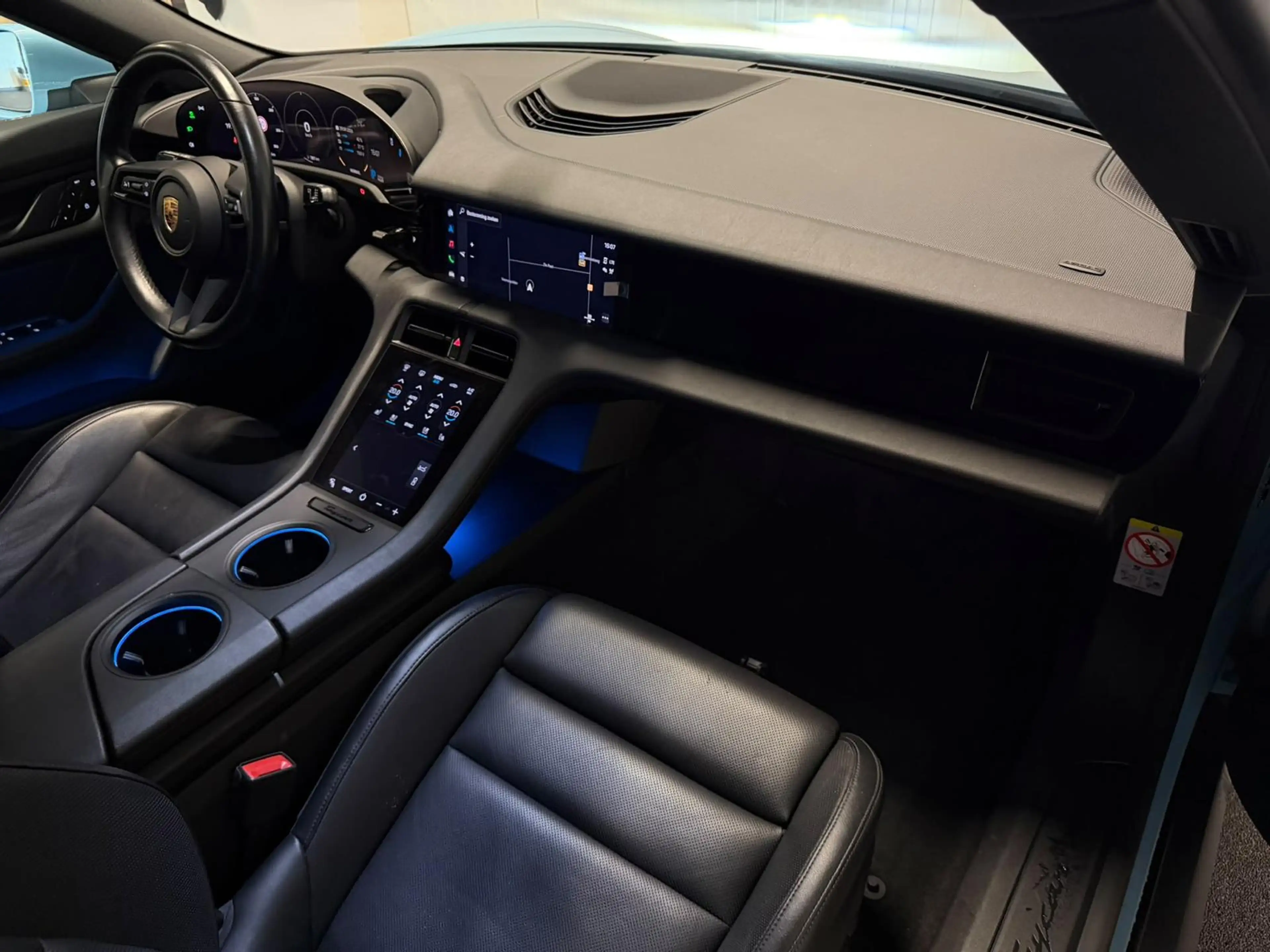 Porsche Taycan Performance 84 kWh IJsblauw Metallic Warmtepomp AC — photo 11