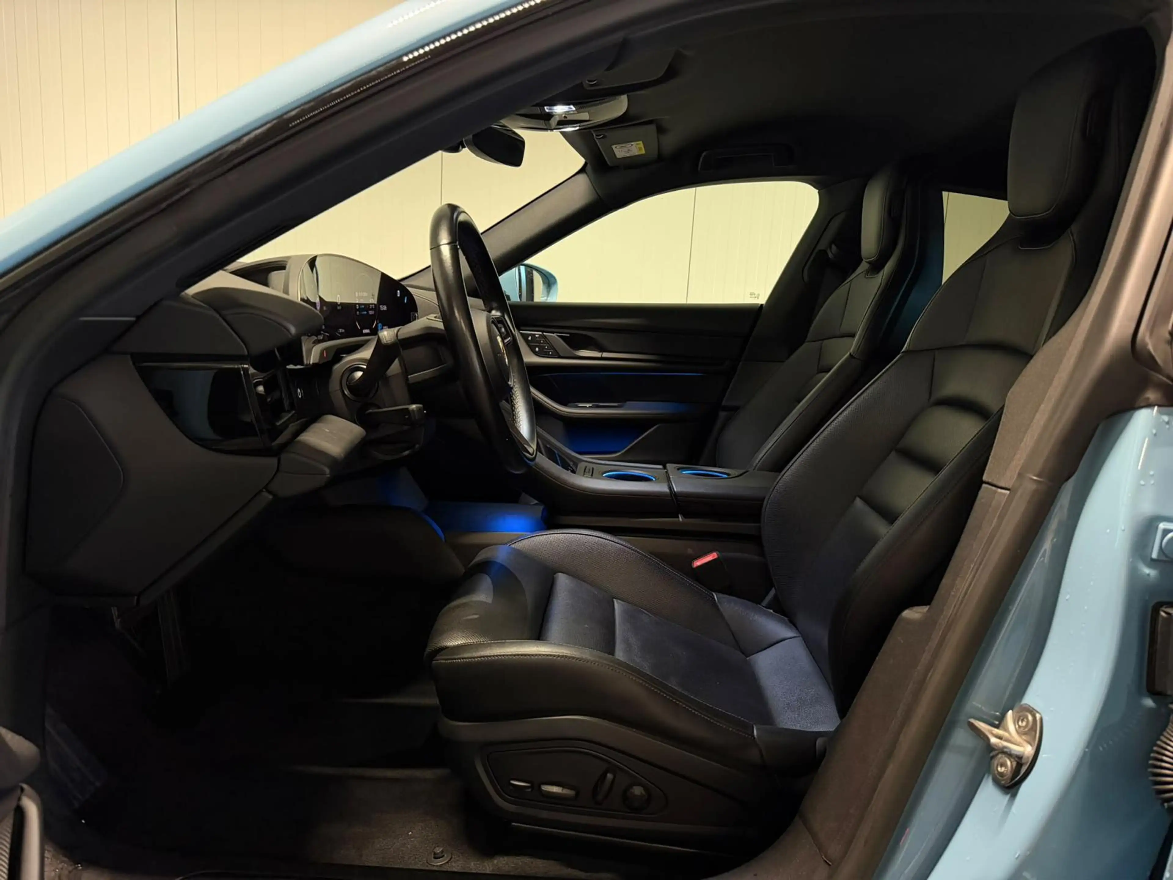 Porsche Taycan Performance 84 kWh IJsblauw Metallic Warmtepomp AC — photo 10