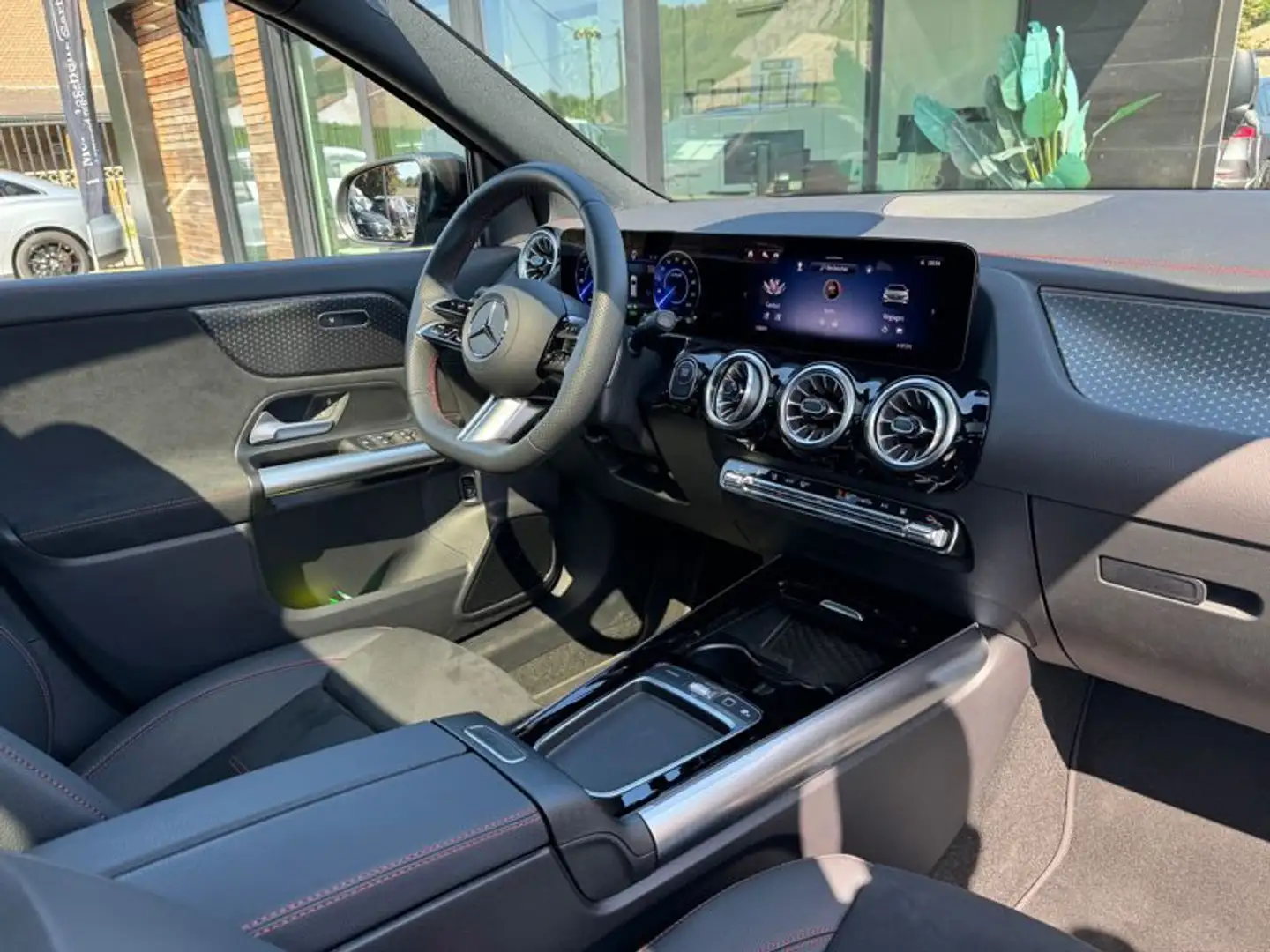 Mercedes-Benz EQA 250 250 + Star Edition Zwart - 2