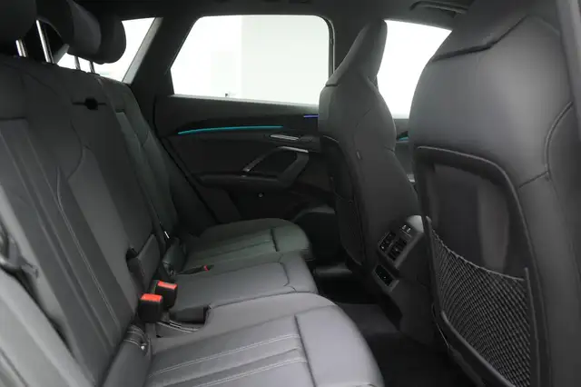 Audi Q5 view 8