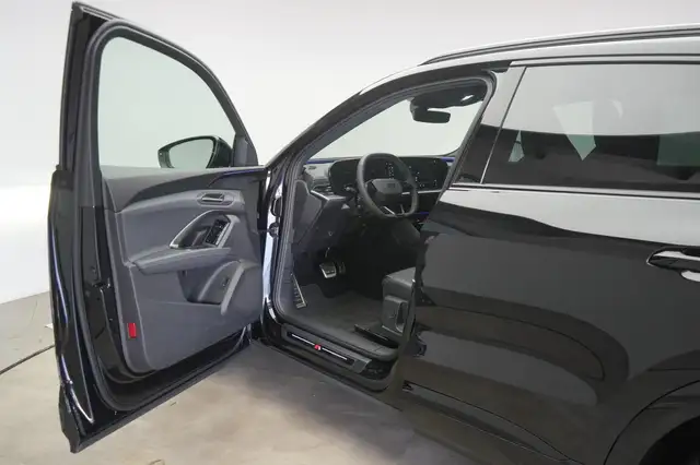 Audi Q5 view 11