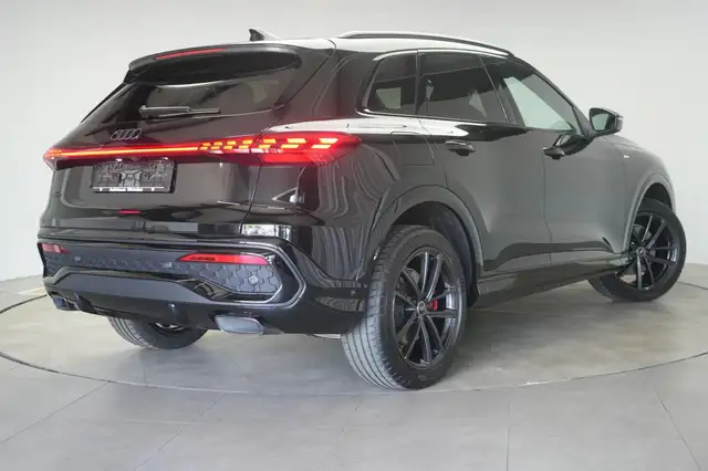 Audi Q5 view 5