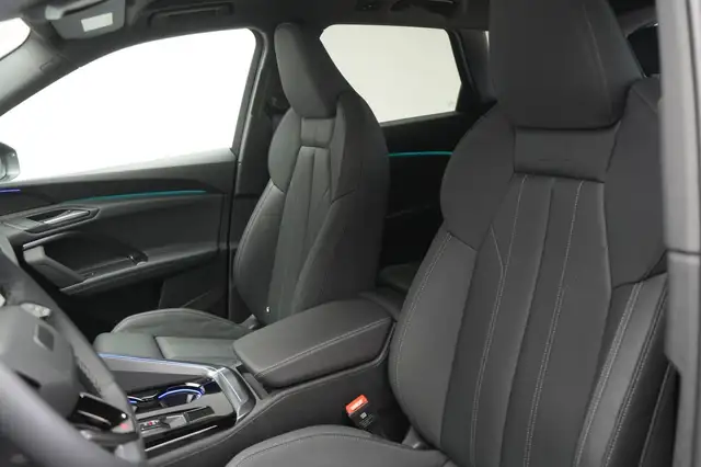 Audi Q5 view 10