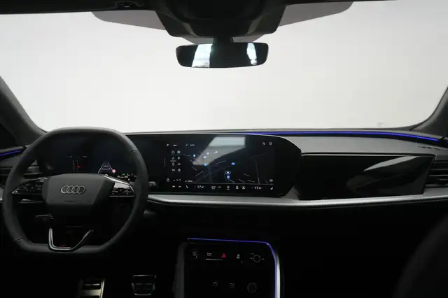 Audi Q5 view 12