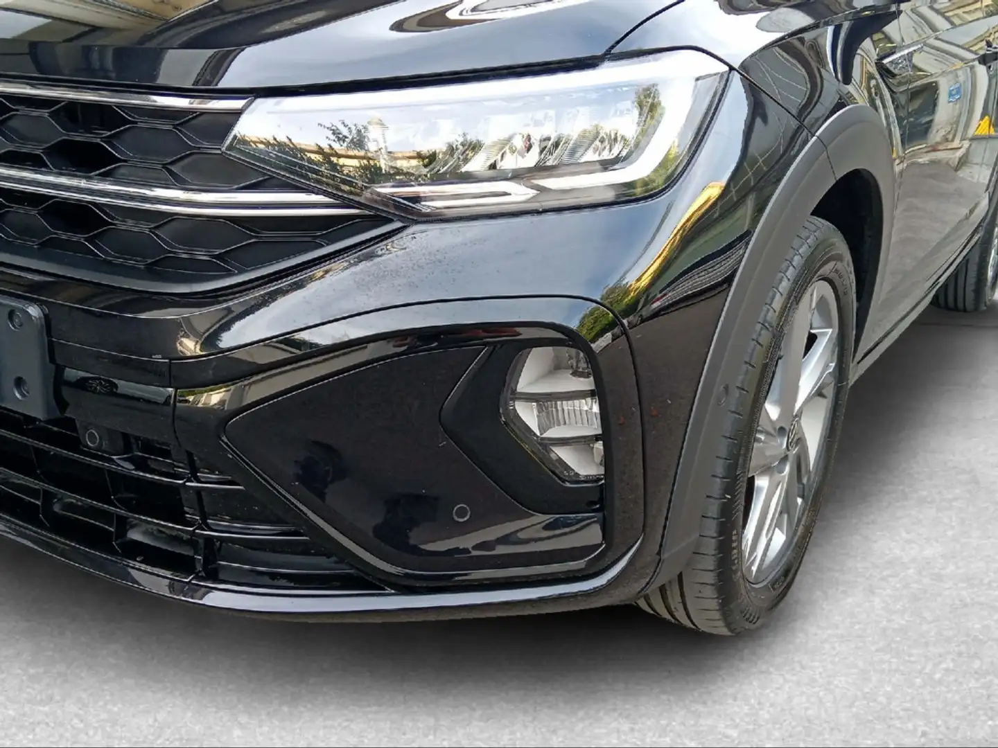 Volkswagen Taigo 1.0 TSI R-Line Nero - 2