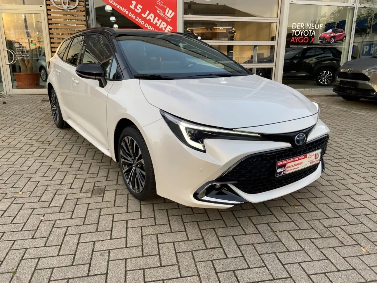 Toyota Corolla 1.8l Hybrid TS 1,99% Navi ACC LED ACC Apple CarPla Blanc - 1