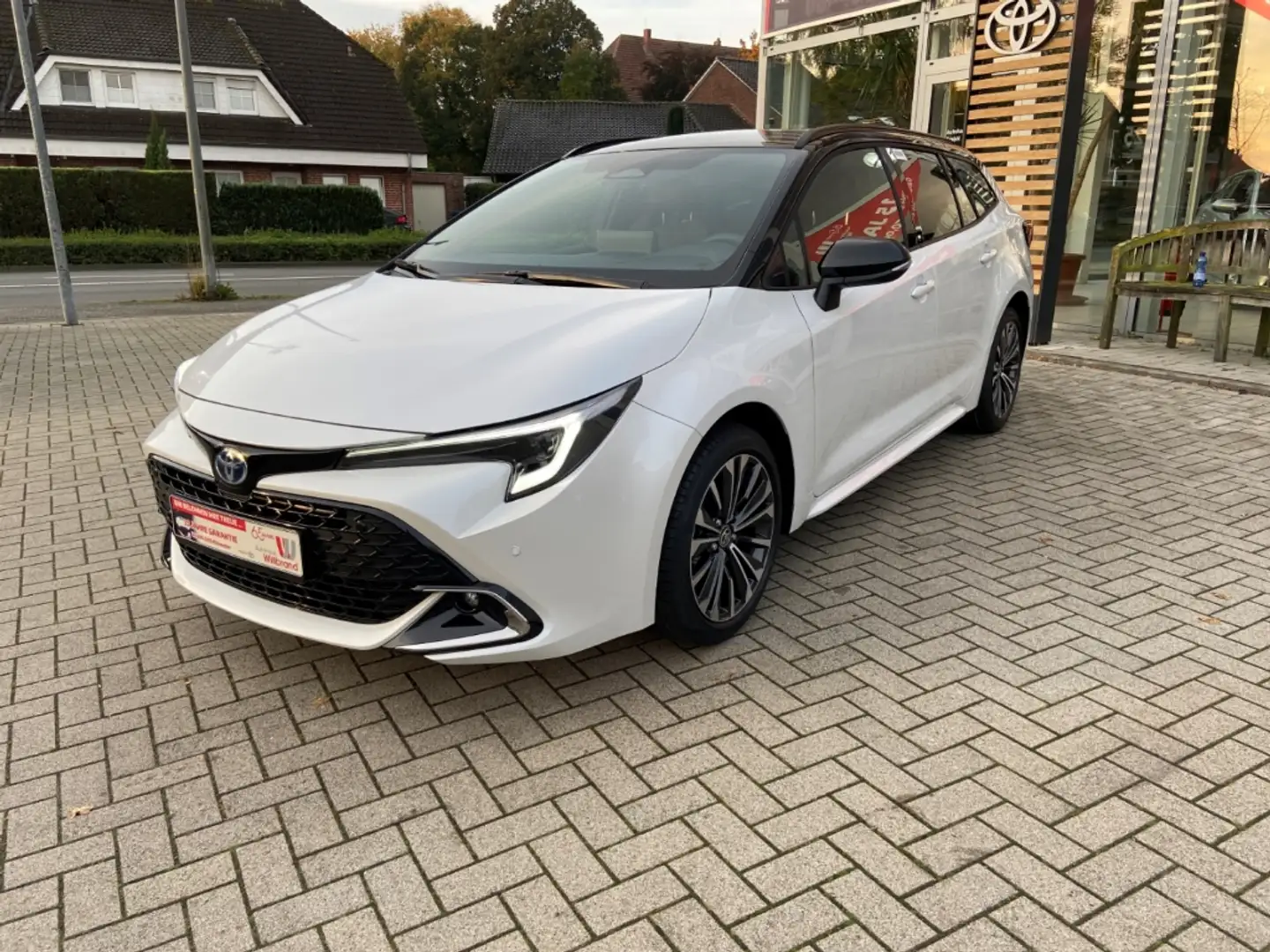 Toyota Corolla 1.8l Hybrid TS 1,99% Navi ACC LED ACC Apple CarPla Blanc - 2
