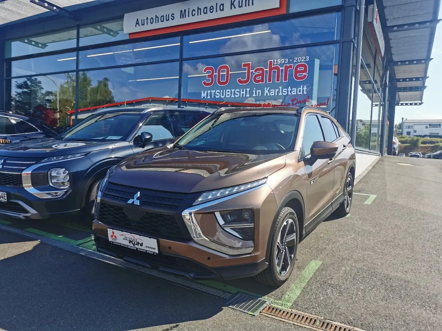 Mitsubishi Eclipse Cross Plug-in Hyb. BASIS Gar. bis 06/27 Braun - 1