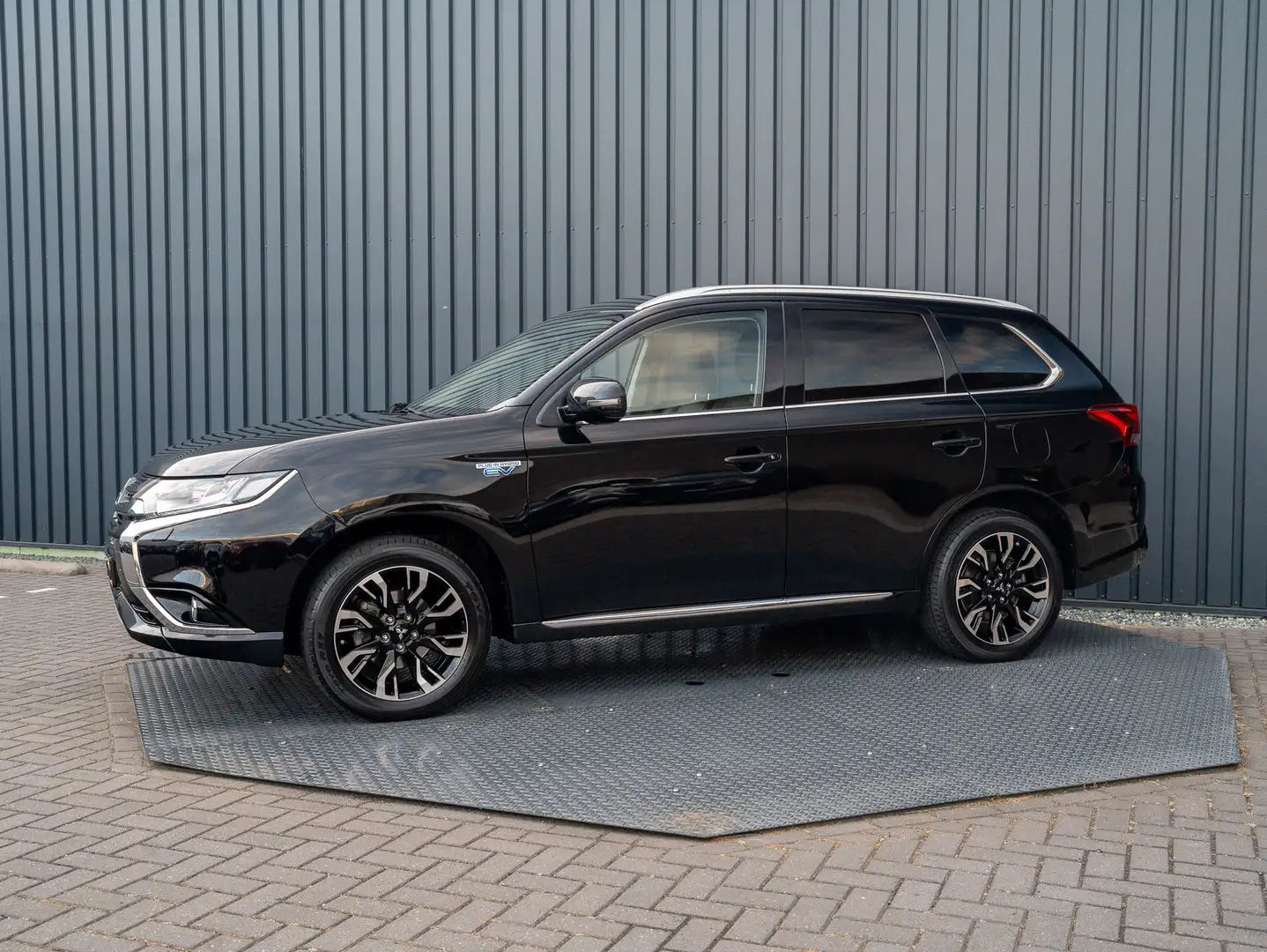 Mitsubishi Outlander 2.0 PHEV Premium | Trekhaak afnb. | 360 Camera | S Noir - 2