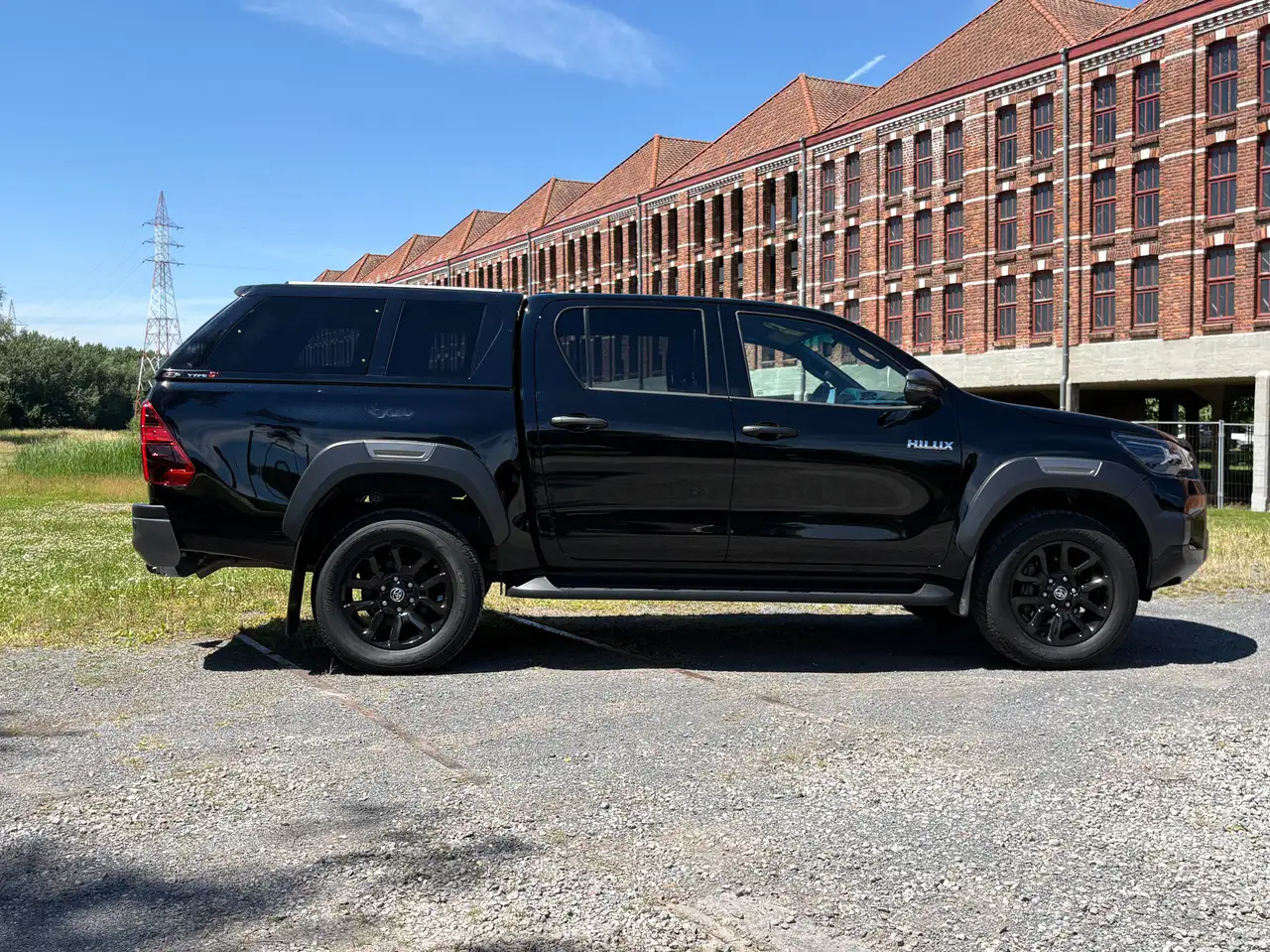 Toyota Hilux 4D 4WD Invincible Lichte vracht hardtop   Onverslaanbare partner — foto 3