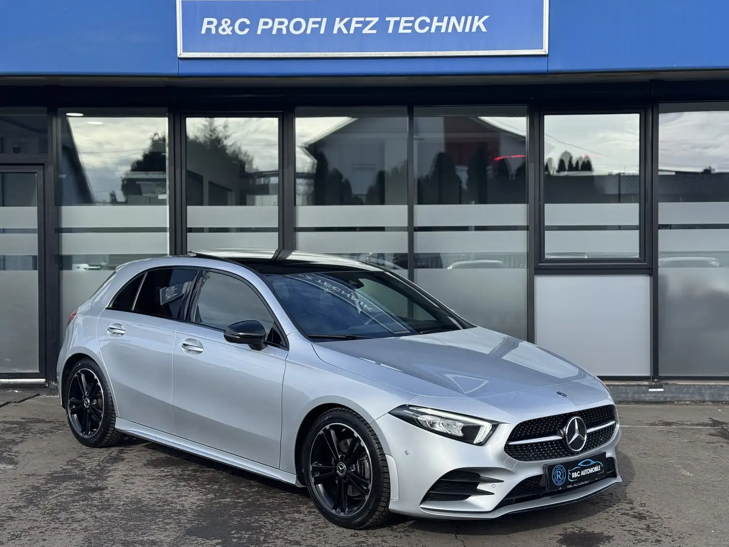 Mercedes-Benz A 180 A 180 d Aut. AMG LINE/PANO/SHZ/TWA/KEYLESS ENTRY Grau - 1
