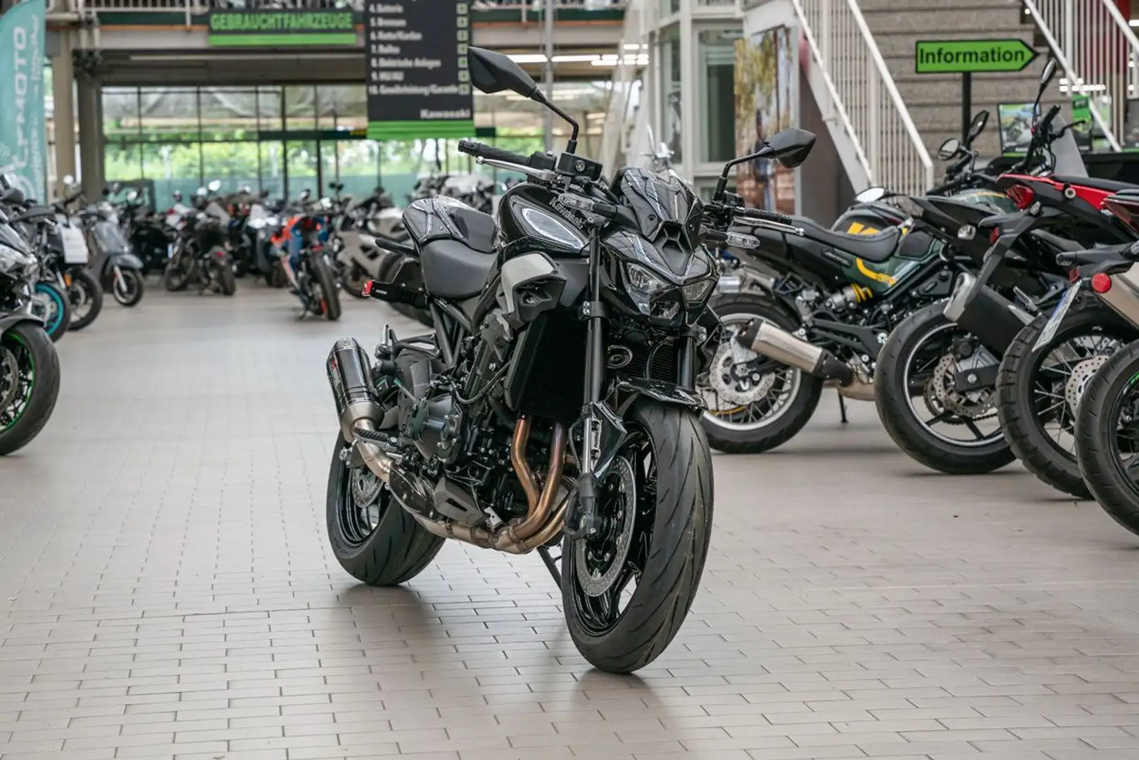 Kawasaki Z 900 Performance, 2025, 70KW, sofort lieferbar Fekete - 2