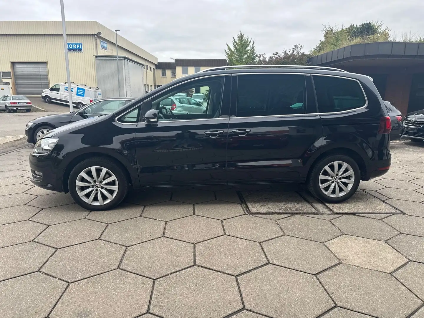 Volkswagen Sharan Highline Exklusive LED/AHK/NAVI/Alcantara Schwarz - 2