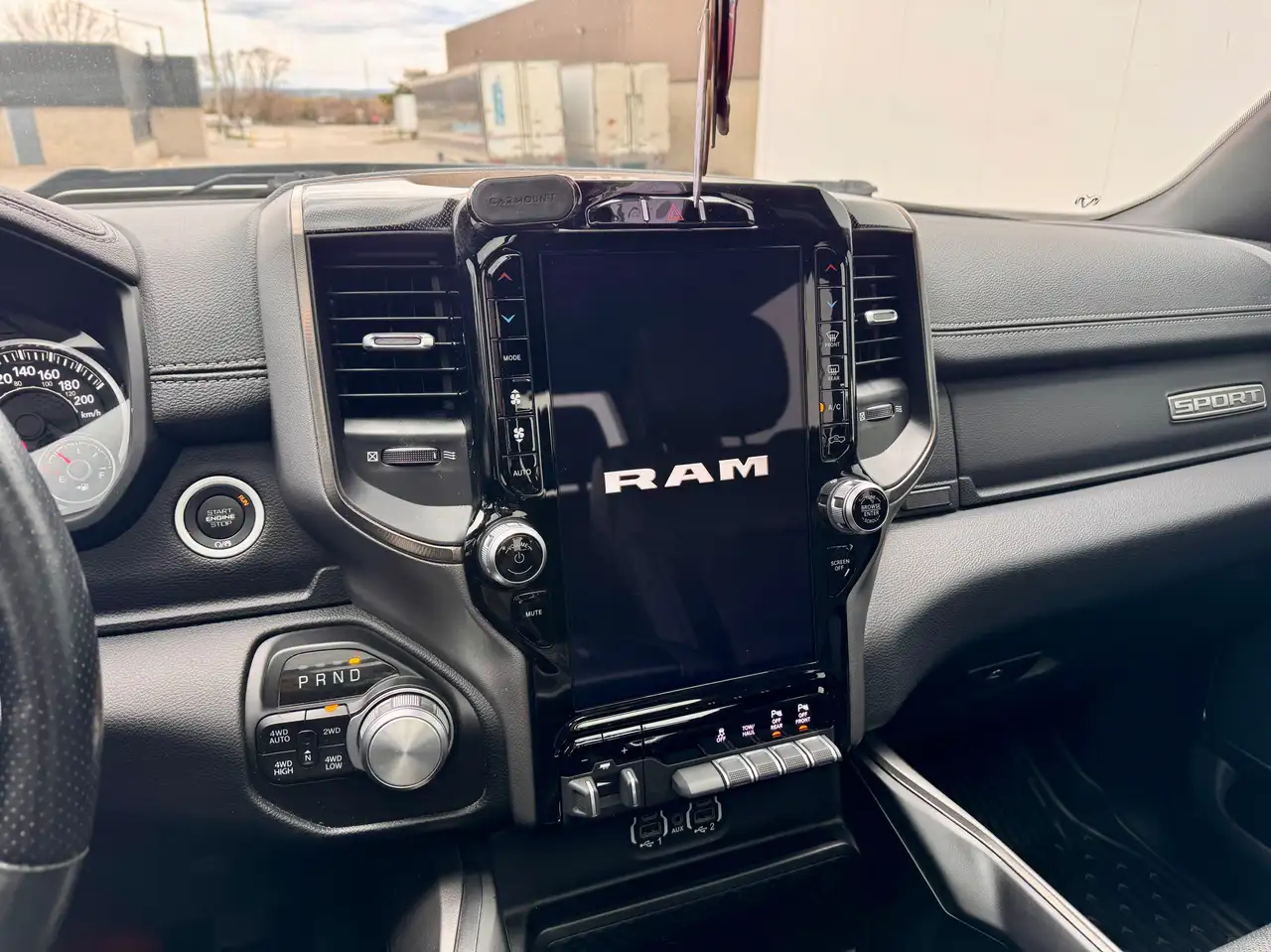 RAM 1500 снимка RAM 1500