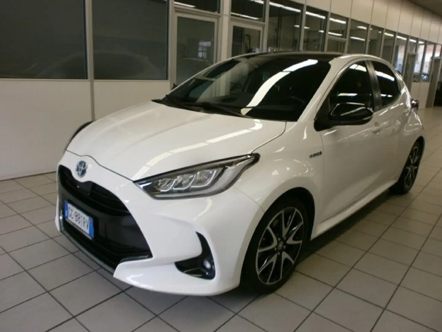Toyota Yaris Yaris IV 2020 1.5h Lounge Tetto Pano Wit - 1