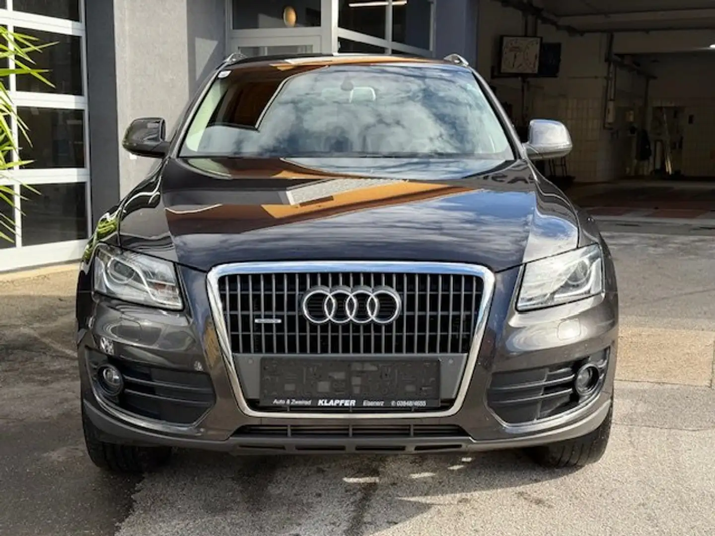Audi Q5 2.0 TDI 105 kW quattro Grau - 1