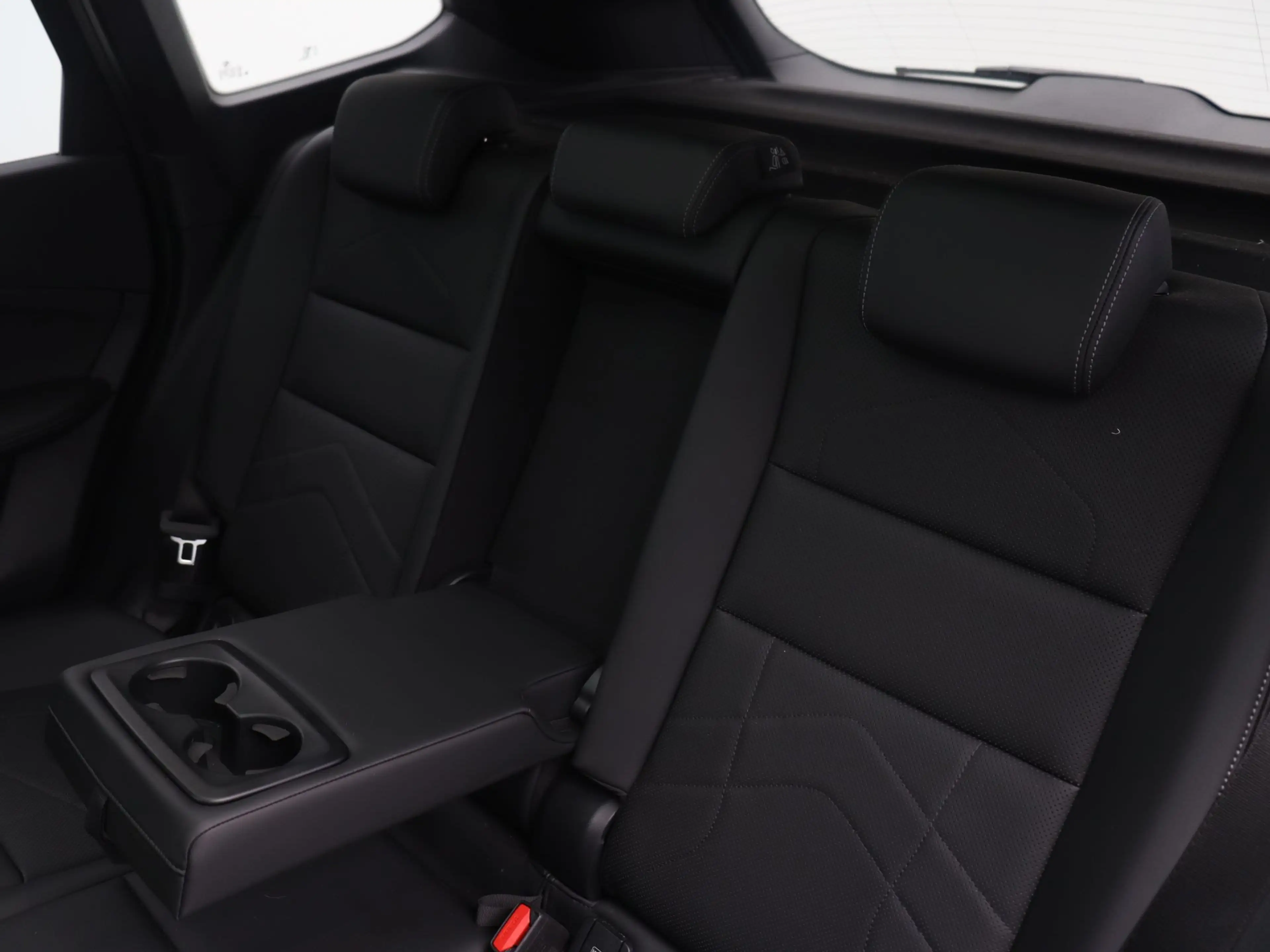 BMW iX1 eDrive20 M Sport Edition — photo 15