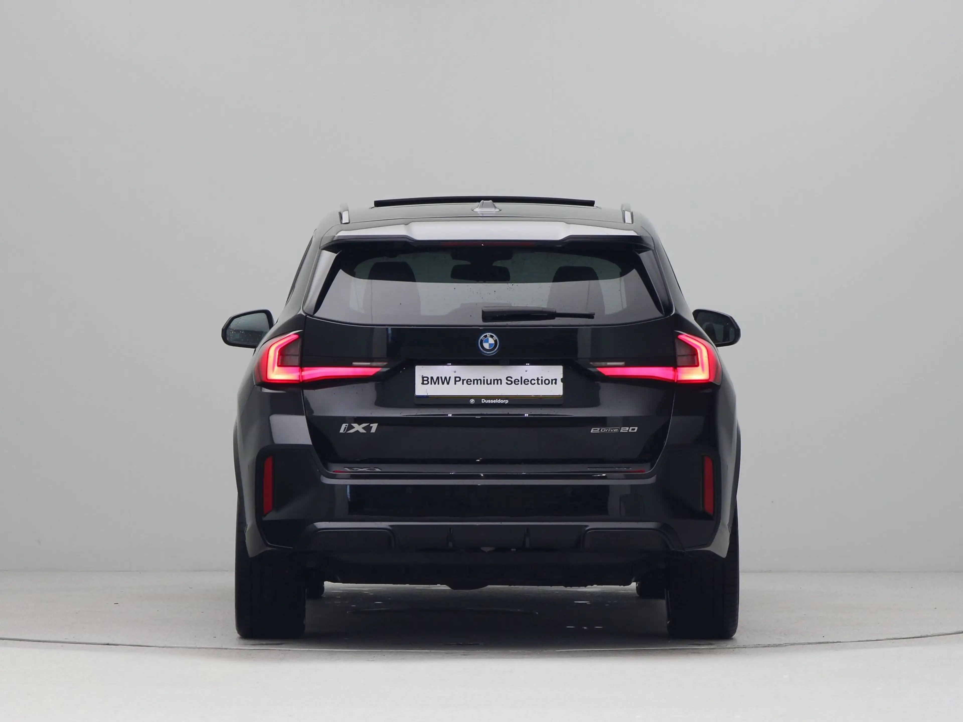 BMW iX1 eDrive20 M Sport Edition — photo 9