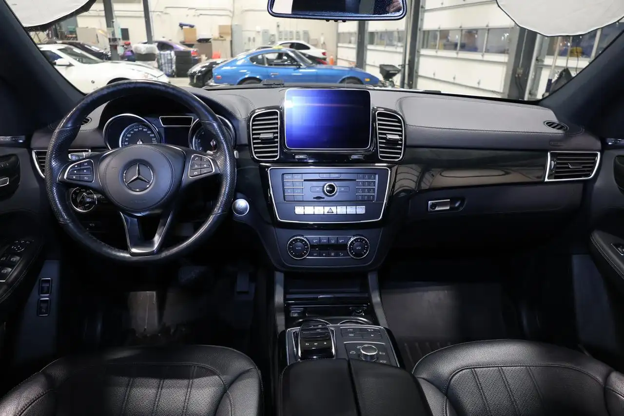Mercedes-Benz GLS снимка Mercedes-Benz GLS