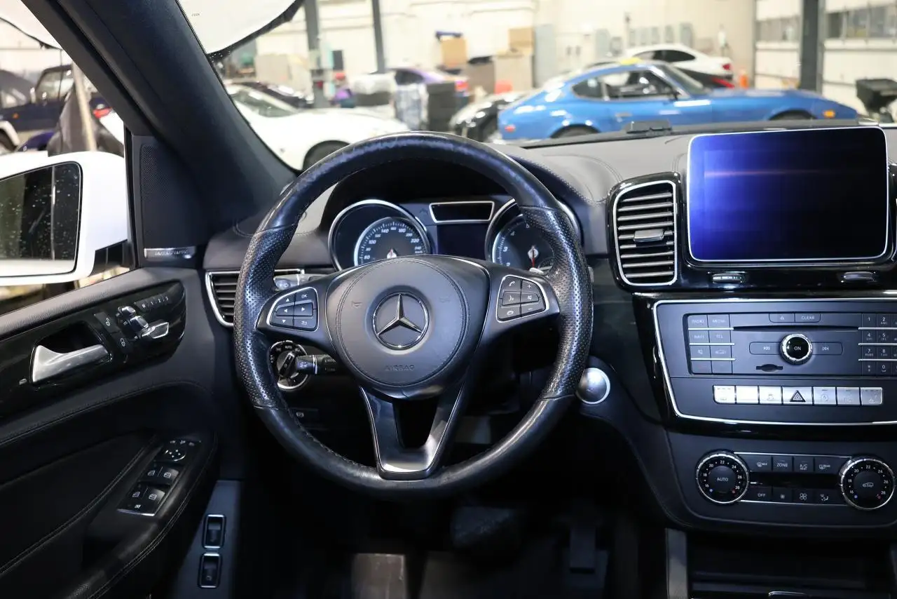 Mercedes-Benz GLS снимка Mercedes-Benz GLS