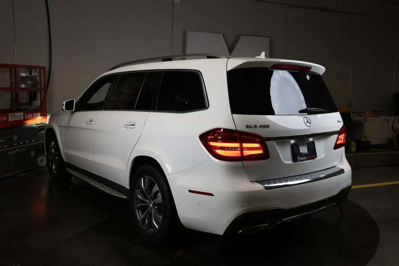 Mercedes-Benz GLS снимка Mercedes-Benz GLS