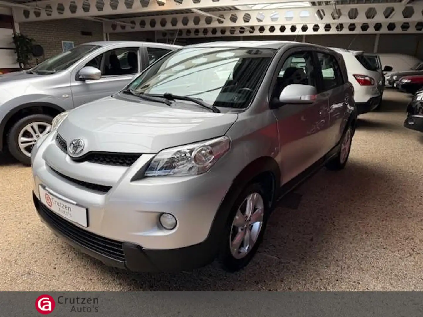 Toyota Urban Cruiser 1.3 VVT-i Comfort Grau - 1