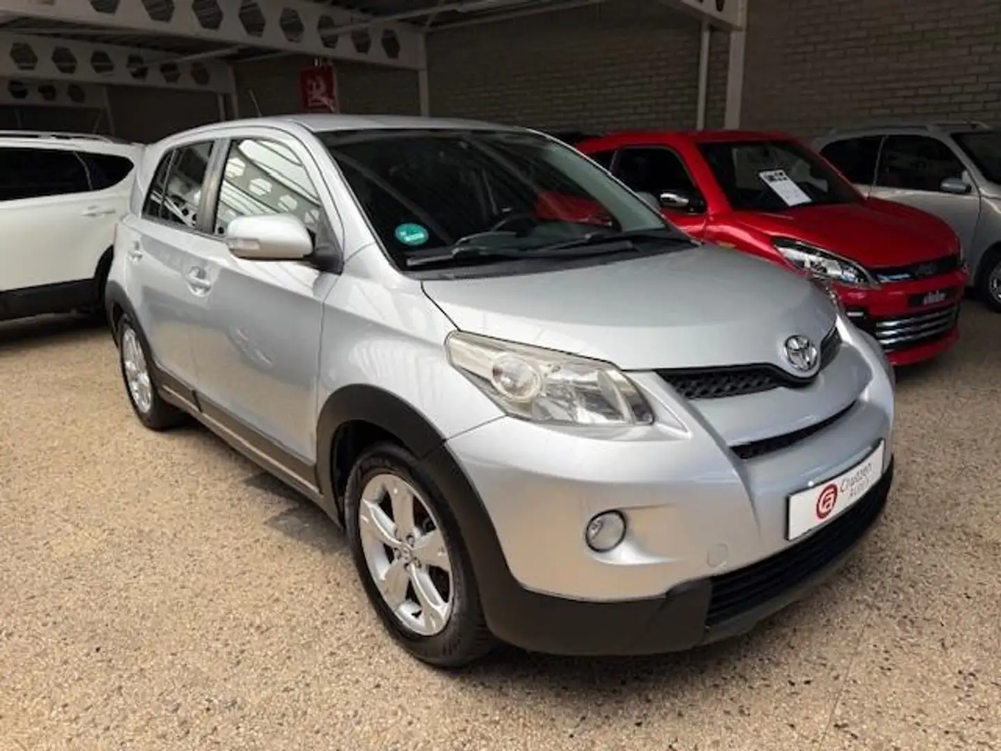 Toyota Urban Cruiser 1.3 VVT-i Comfort Grau - 2