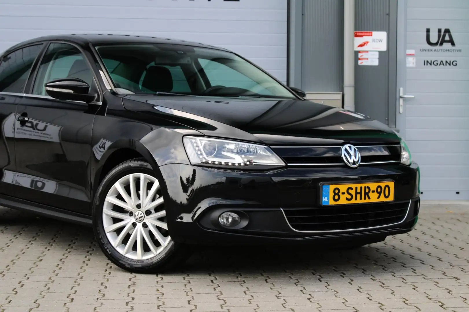 Volkswagen Jetta 1.4 TSI DSG HYBRID HIGHLINE | PDC V+A | NAVIGATIE Zwart - 2