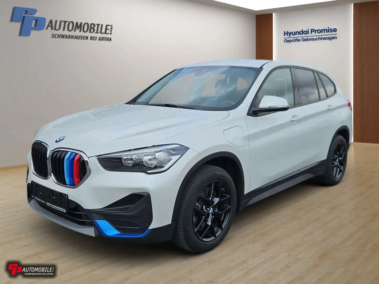 BMW X1 xDrive25e, Advantage Plugin Hybrid Weiß - 1