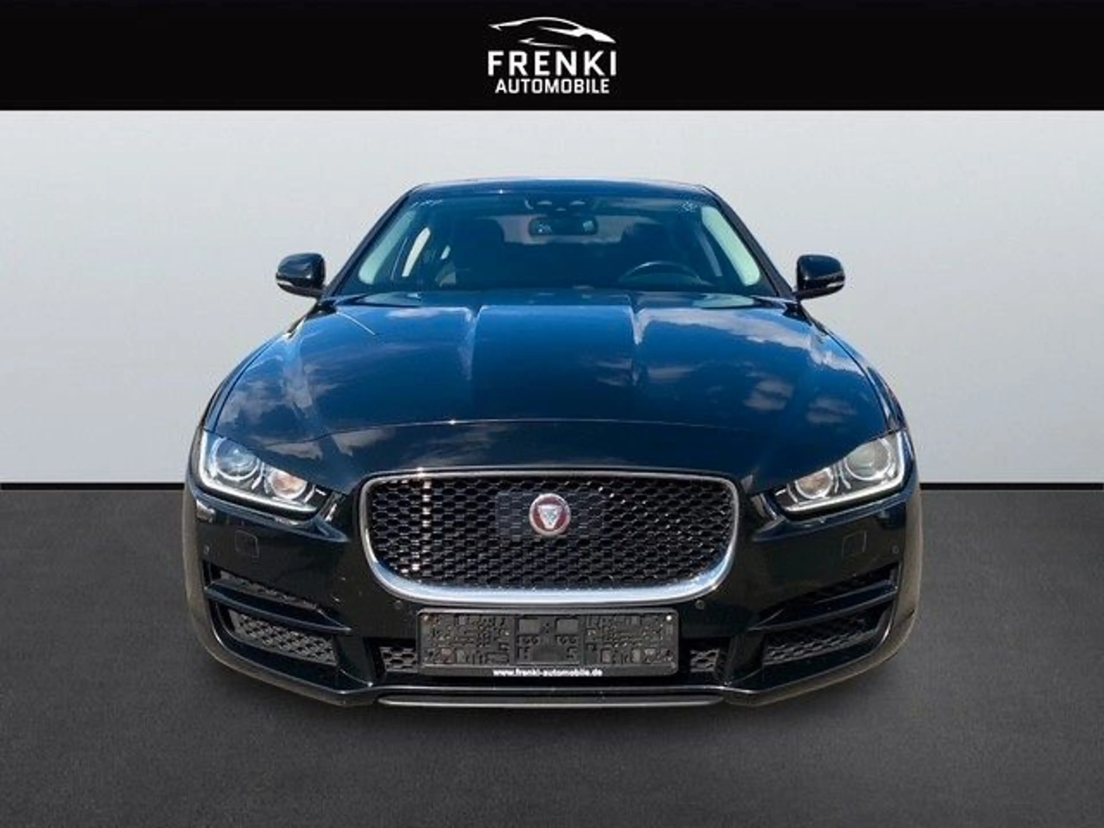 Jaguar XE Pure 2.0 132.0kW 8-Gang Automatik — photo 2