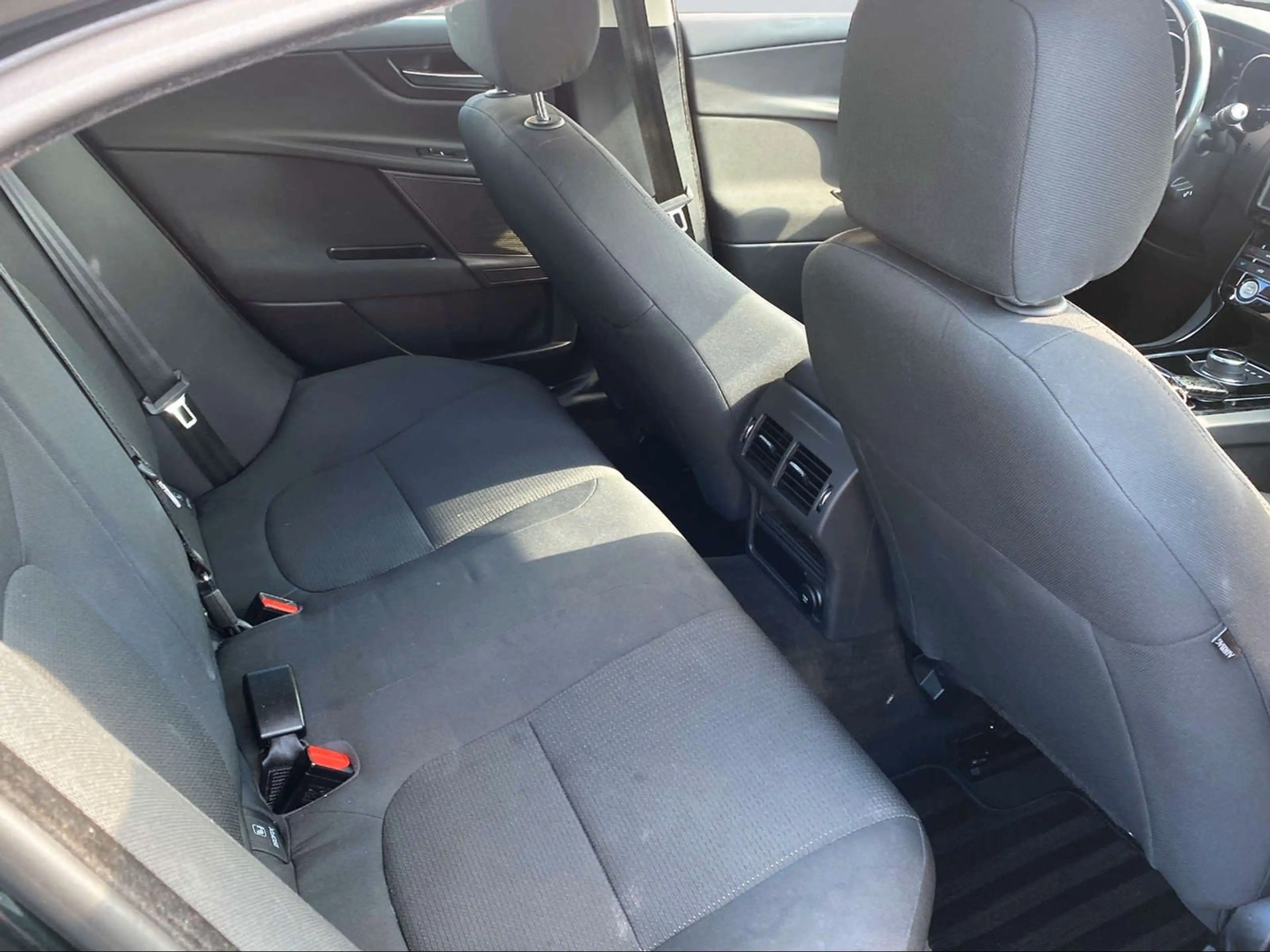 Jaguar XE Pure 2.0 132.0kW 8-Gang Automatik — photo 13