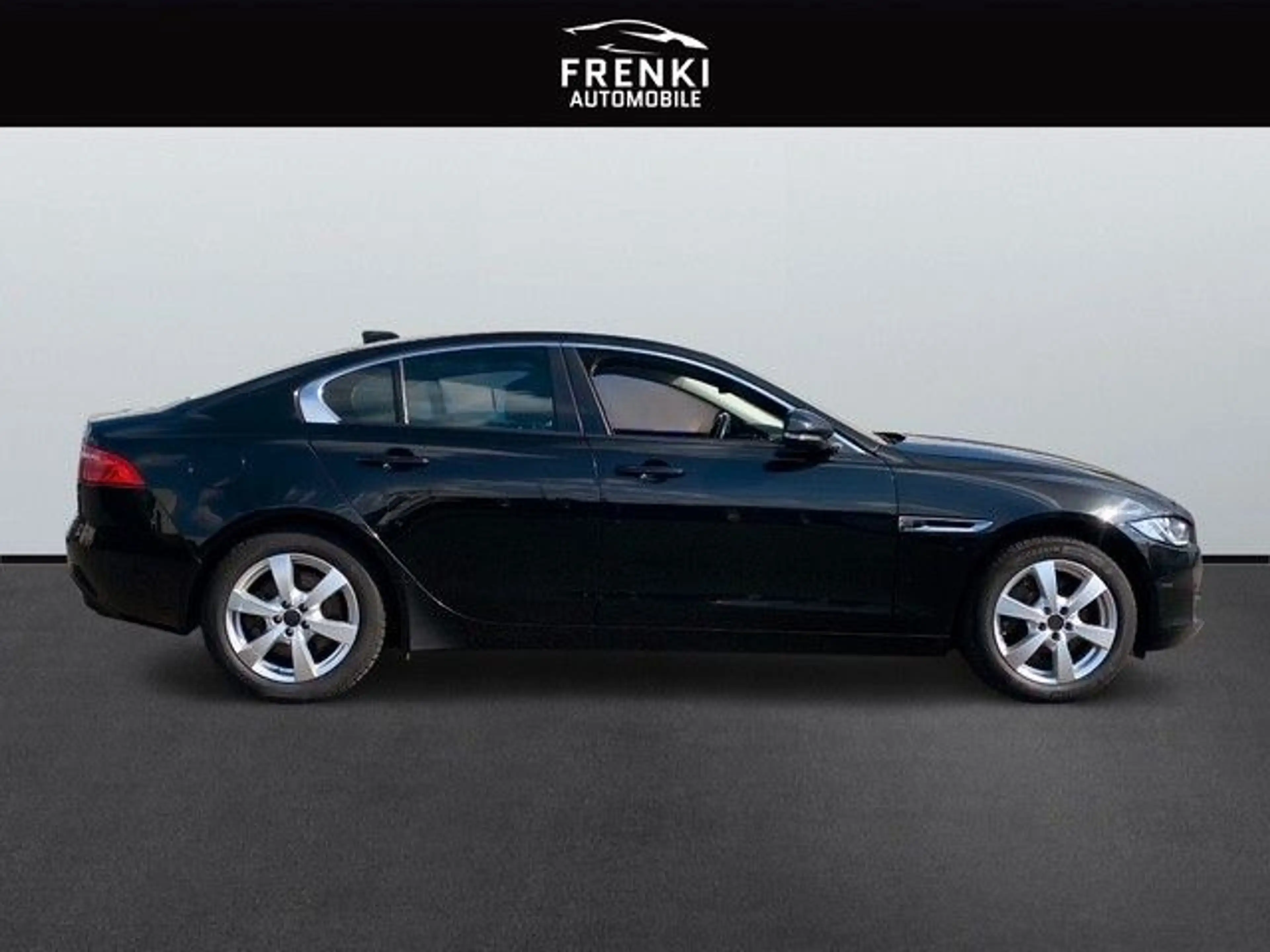 Jaguar XE Pure 2.0 132.0kW 8-Gang Automatik — photo 6