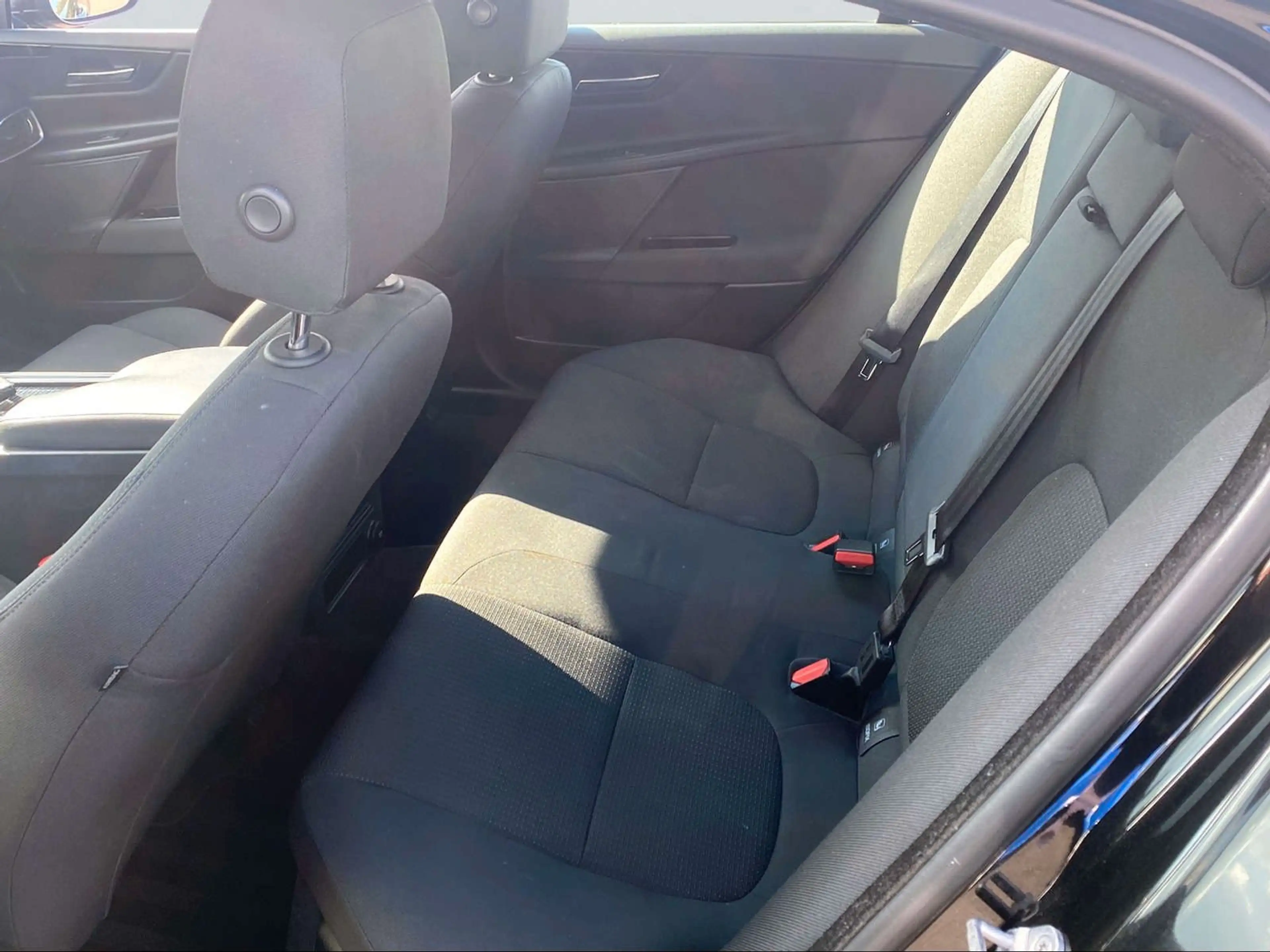 Jaguar XE Pure 2.0 132.0kW 8-Gang Automatik — photo 14
