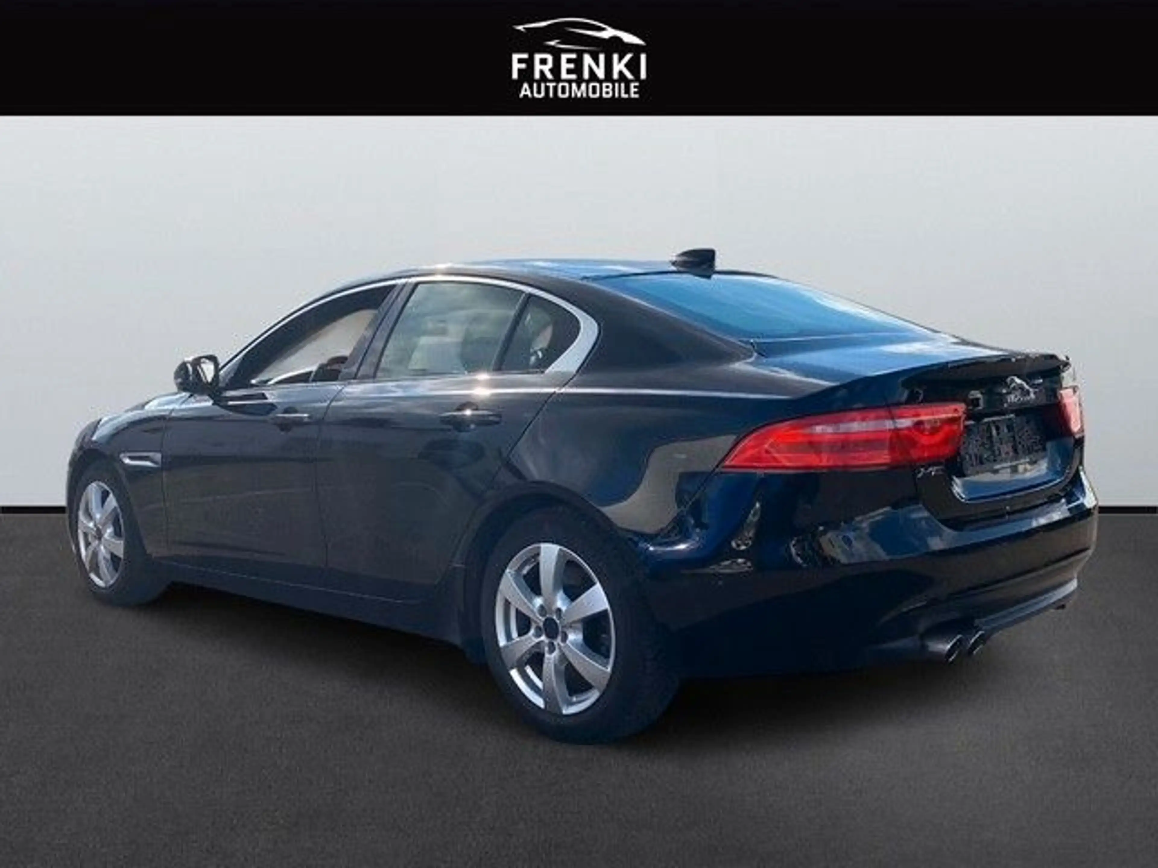Jaguar XE Pure 2.0 132.0kW 8-Gang Automatik — photo 4
