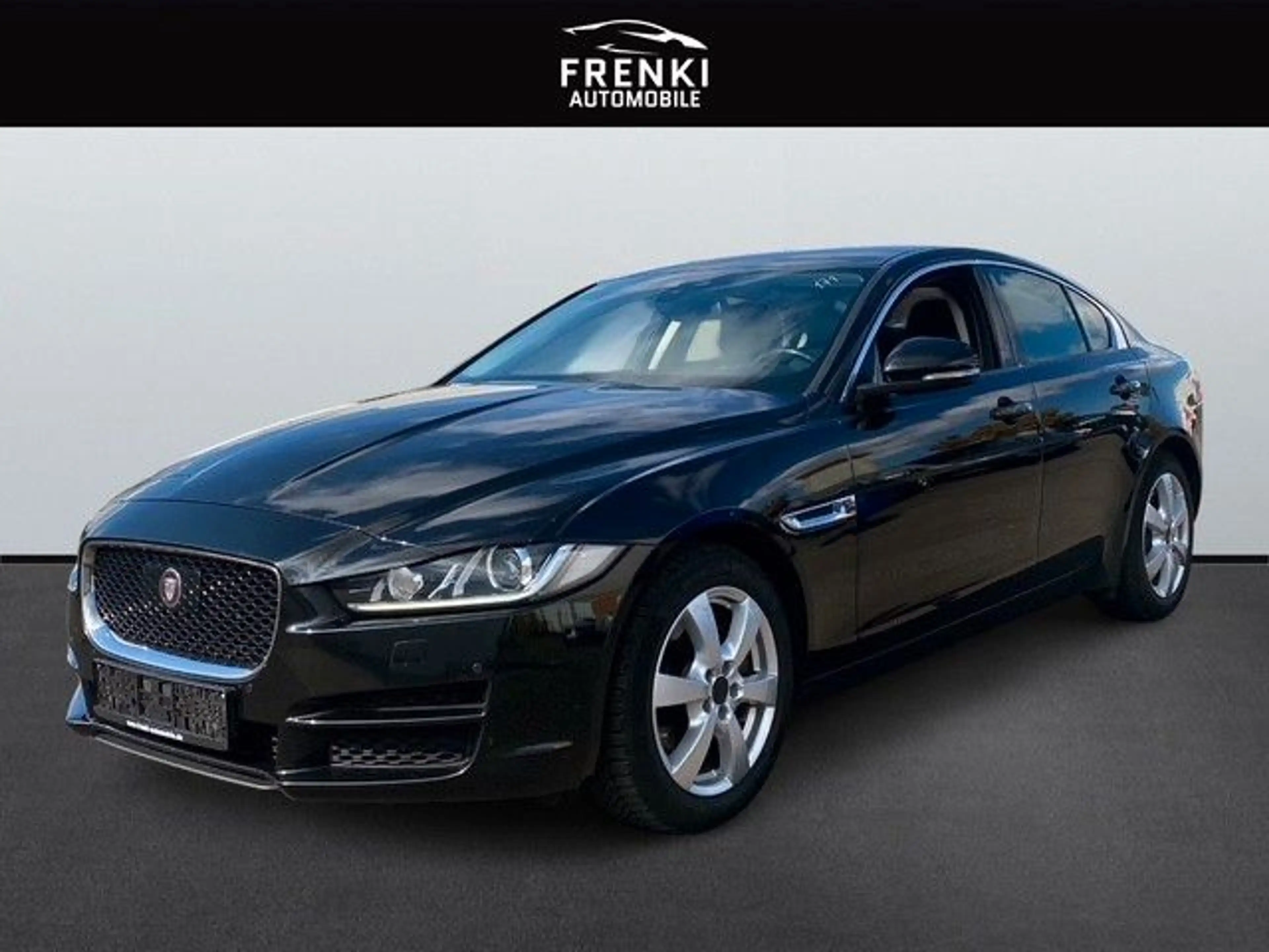 Jaguar XE Pure 2.0 132.0kW 8-Gang Automatik — photo 3