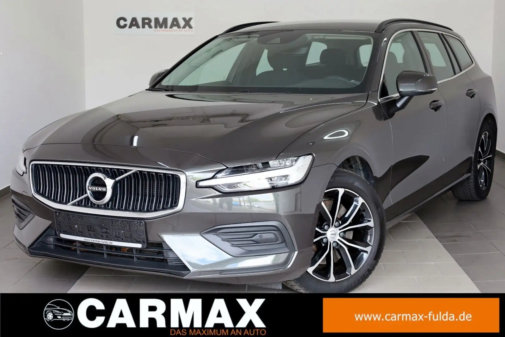 Volvo V60 Kombi Momentum Pro,Aut.,Navi,Kamera, AHK el. Szürke - 1