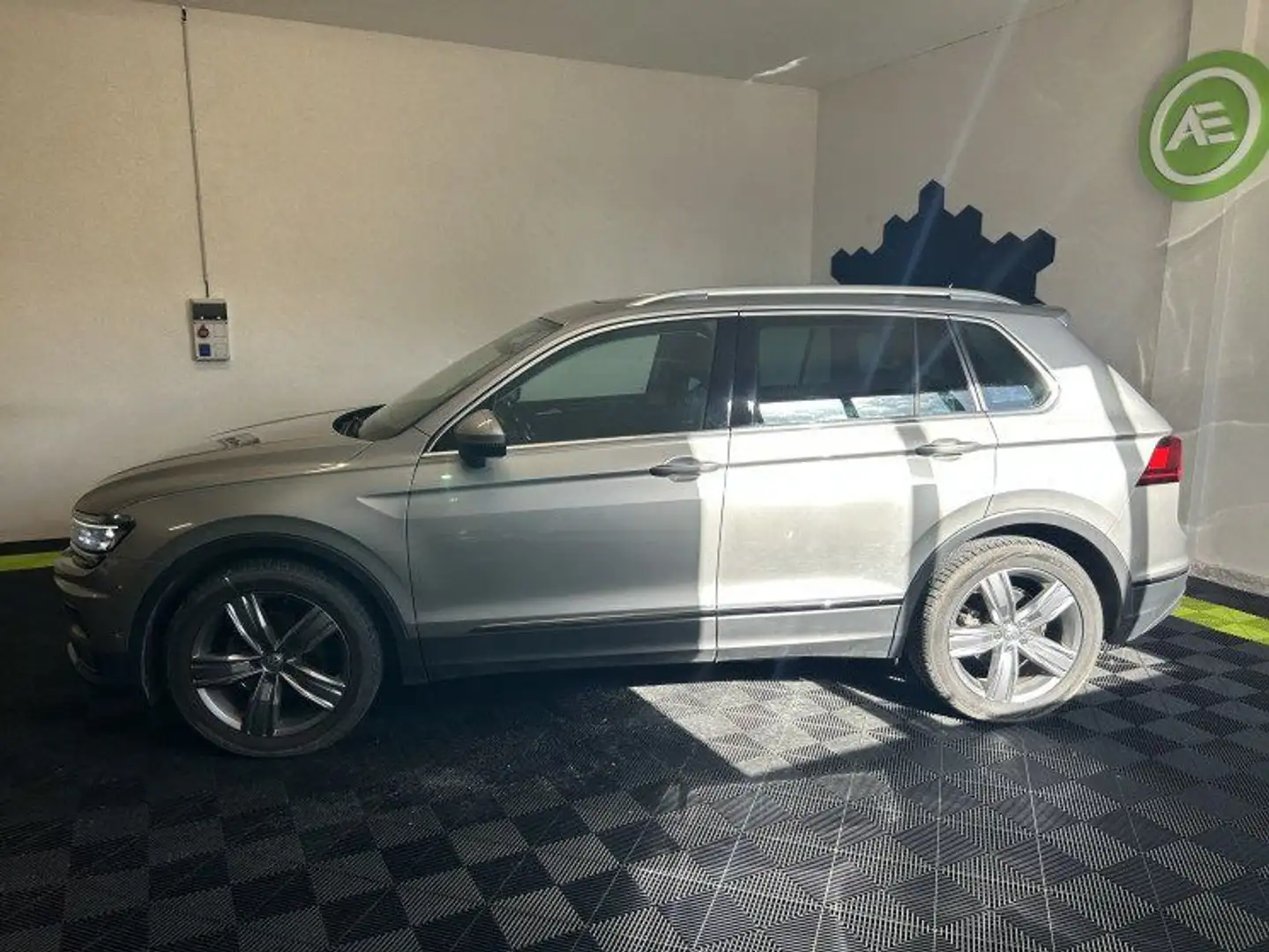Volkswagen Tiguan II 2.0 TDI 150ch Carat DSG7 Grau - 2
