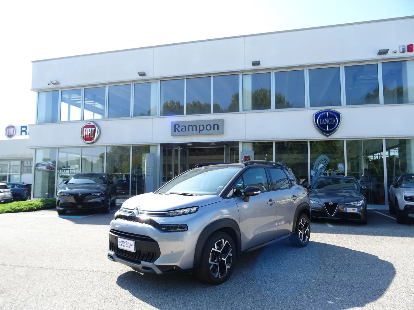Citroen C3 Aircross PureTech 130 S&S EAT6 Shine Pack Grijs - 1