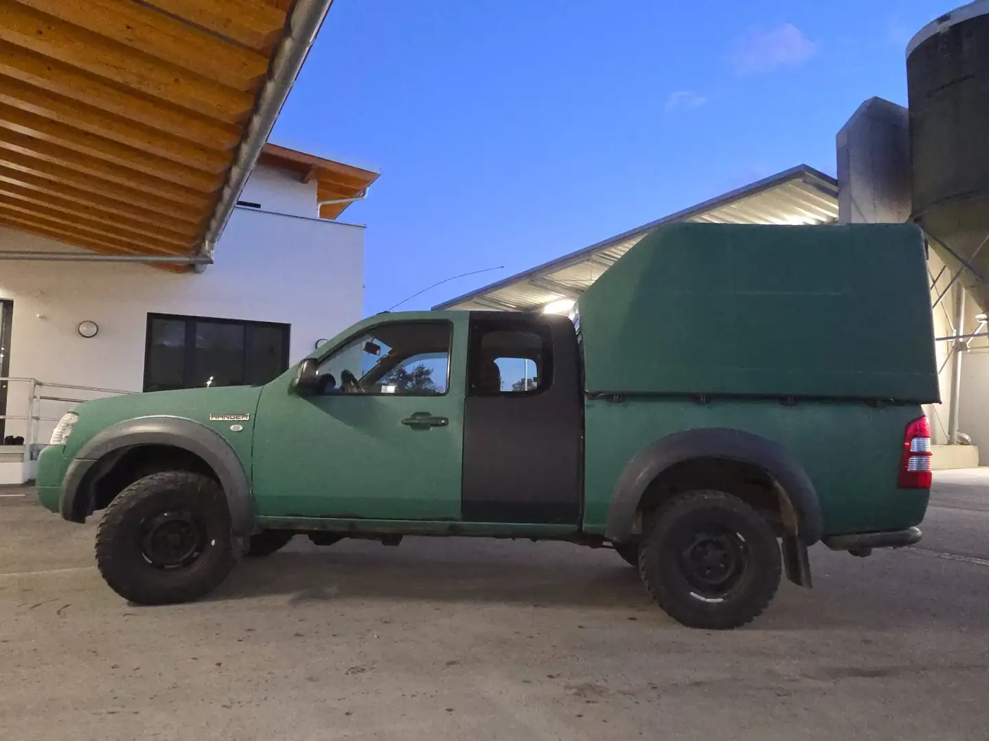 Ford Ranger Ranger Superkabine Blackwood 4x4 2,5 TDCi Blackwood Grün - 1