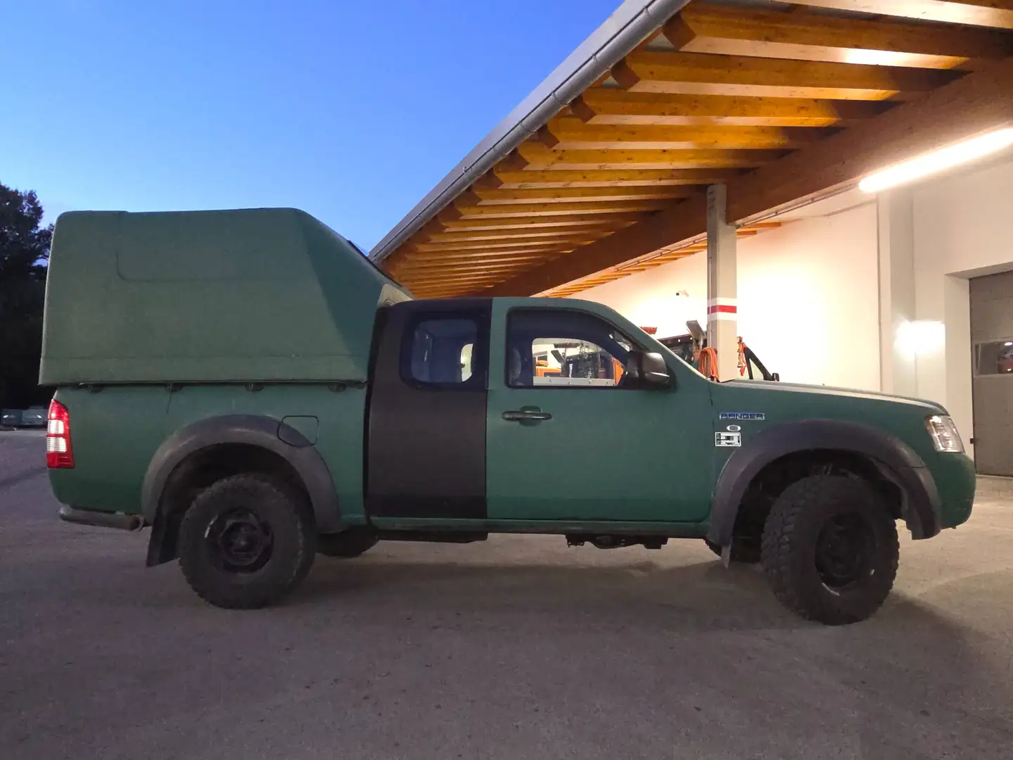 Ford Ranger Ranger Superkabine Blackwood 4x4 2,5 TDCi Blackwood Grün - 2