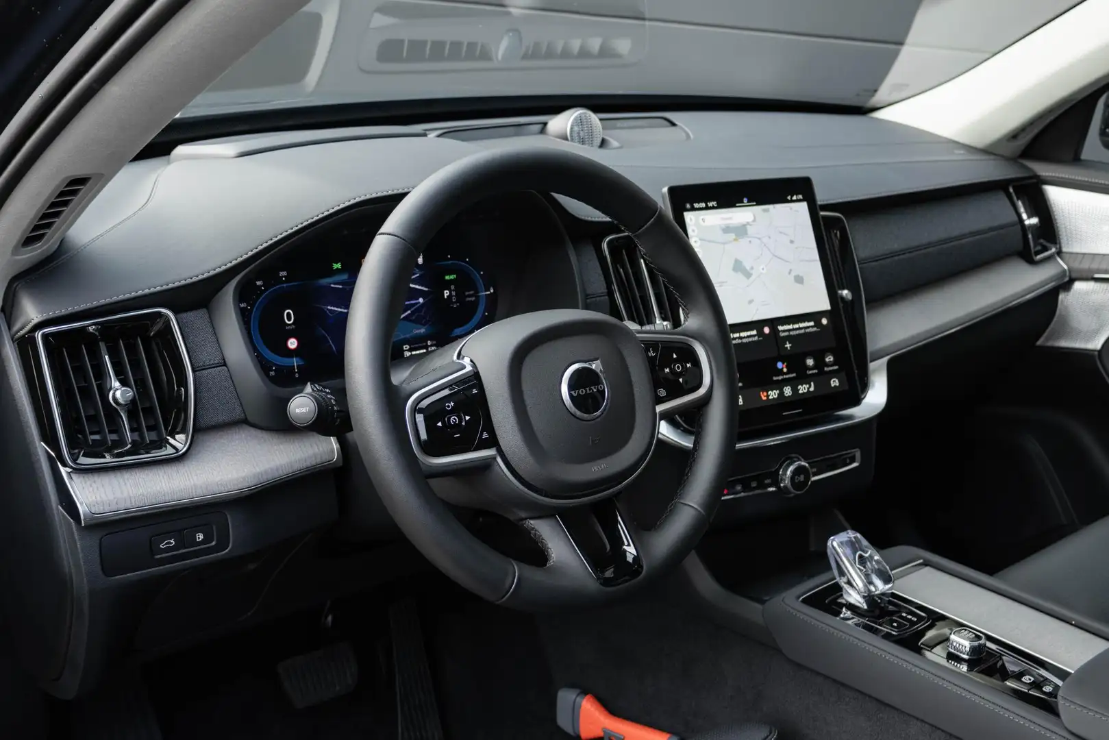 Volvo XC90 T8 Plug-in hybrid AWD Ultra Dark | Trekhaak | Bowe Blauw - 2