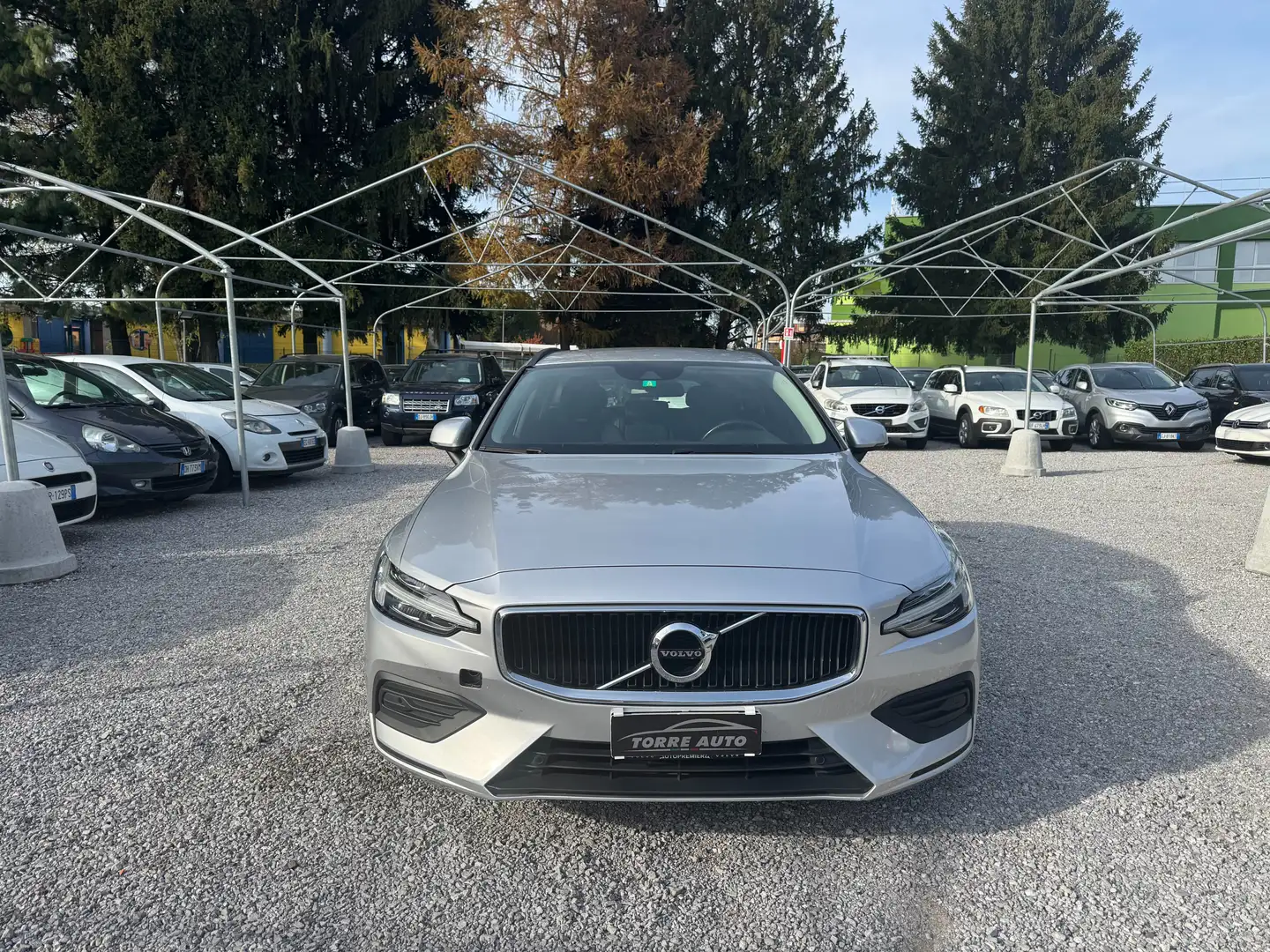 Volvo V60 V60 2.0 b4 Momentum Business auto Argento - 2