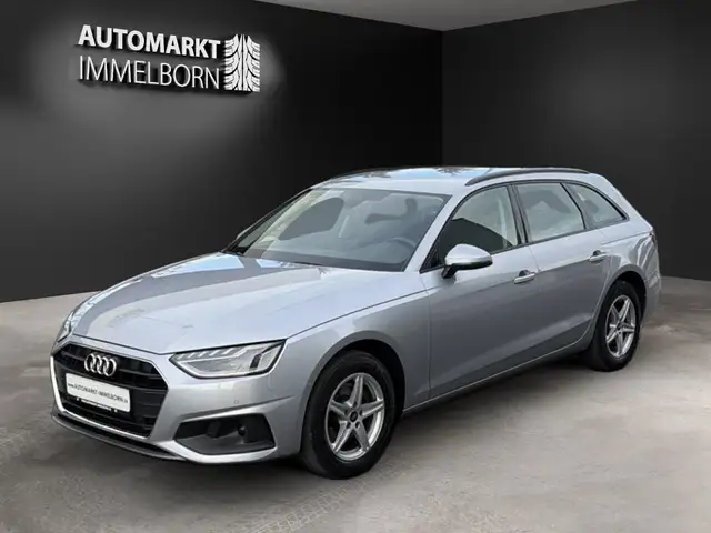 Audi A4 view 4