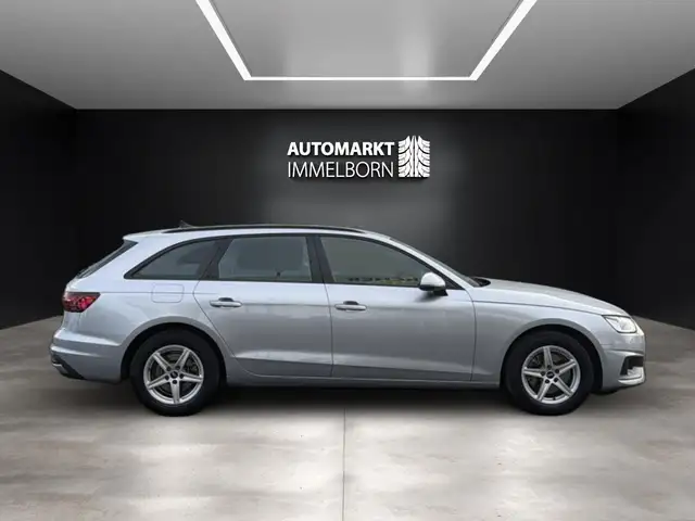 Audi A4 view 11