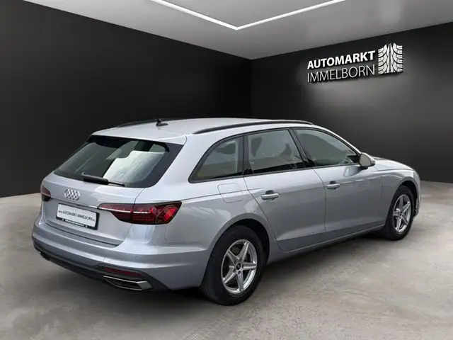 Audi A4 view 8