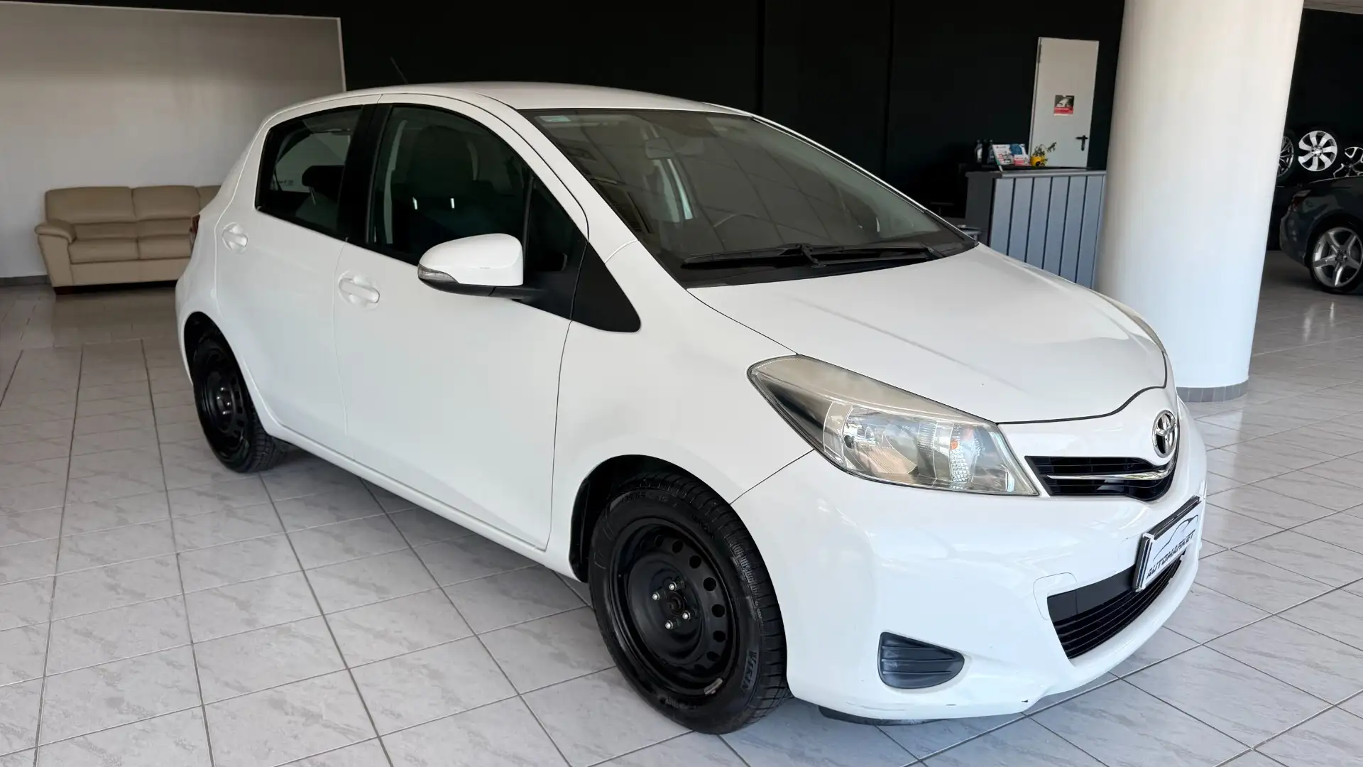 Toyota Yaris 1.3 5 porte Lounge Wit - 2